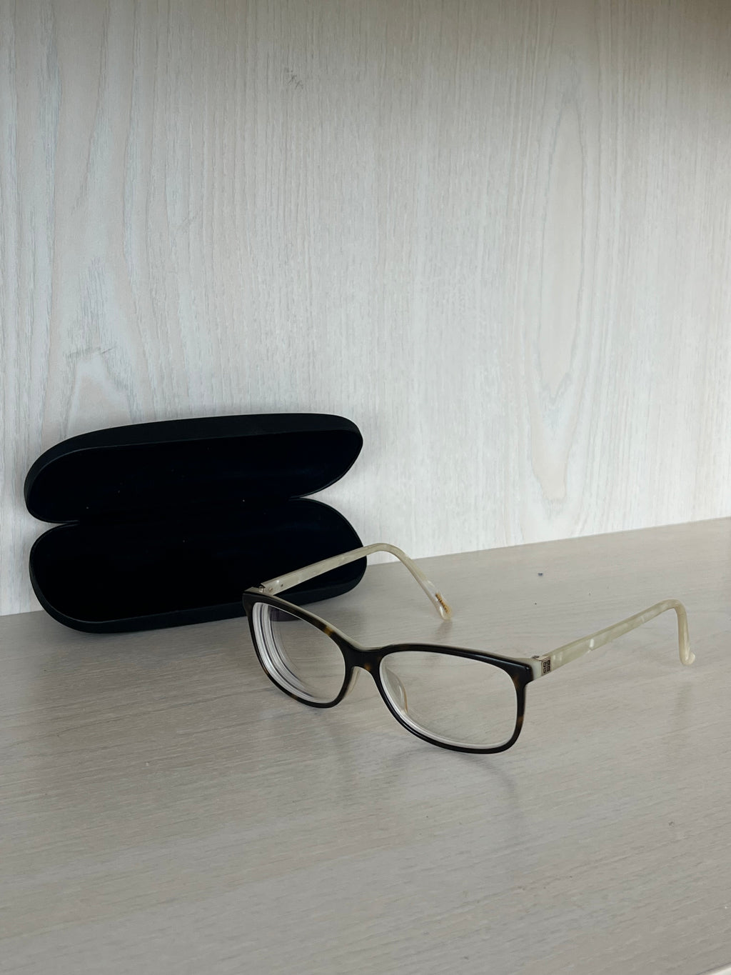 GIVENCHY VGV268 Black/Ivory Women’s Eyeglass Frame 140mm – Very Good