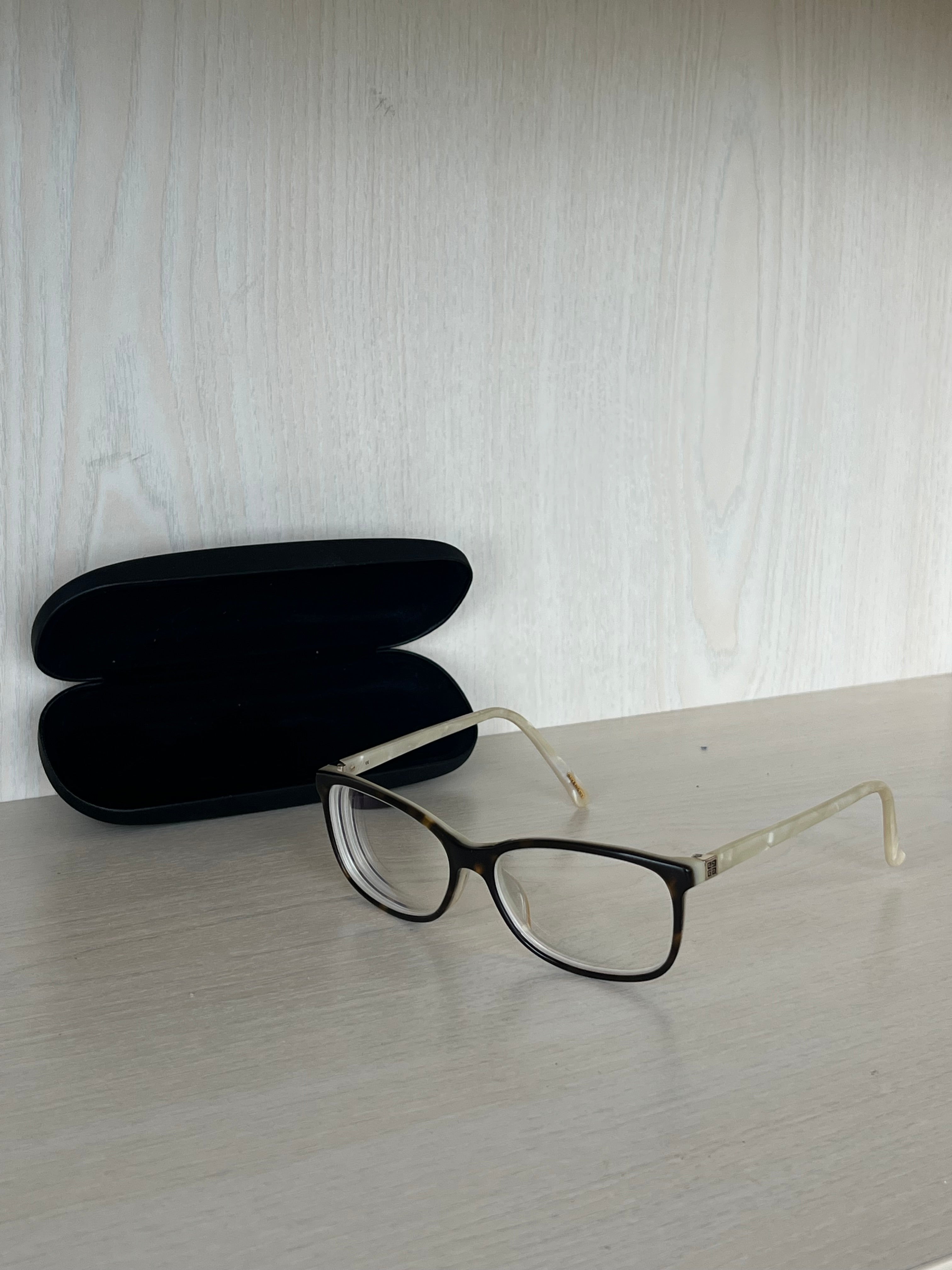 GIVENCHY VGV268 Black/Ivory Women’s Eyeglass Frame 140mm – Very Good