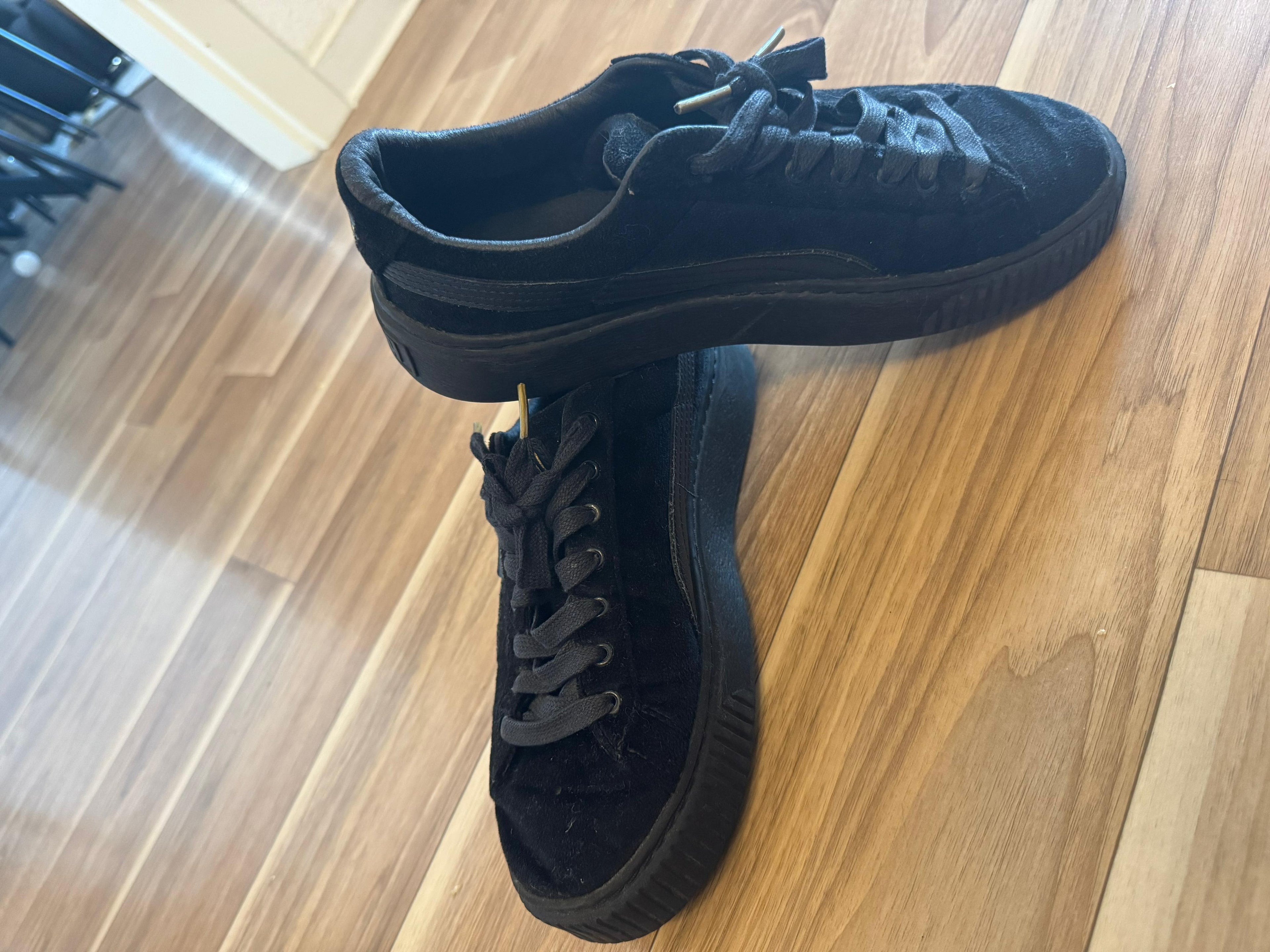 Puma Vikky Platform Suede – Schwarz, EU 38, Guter Zustand