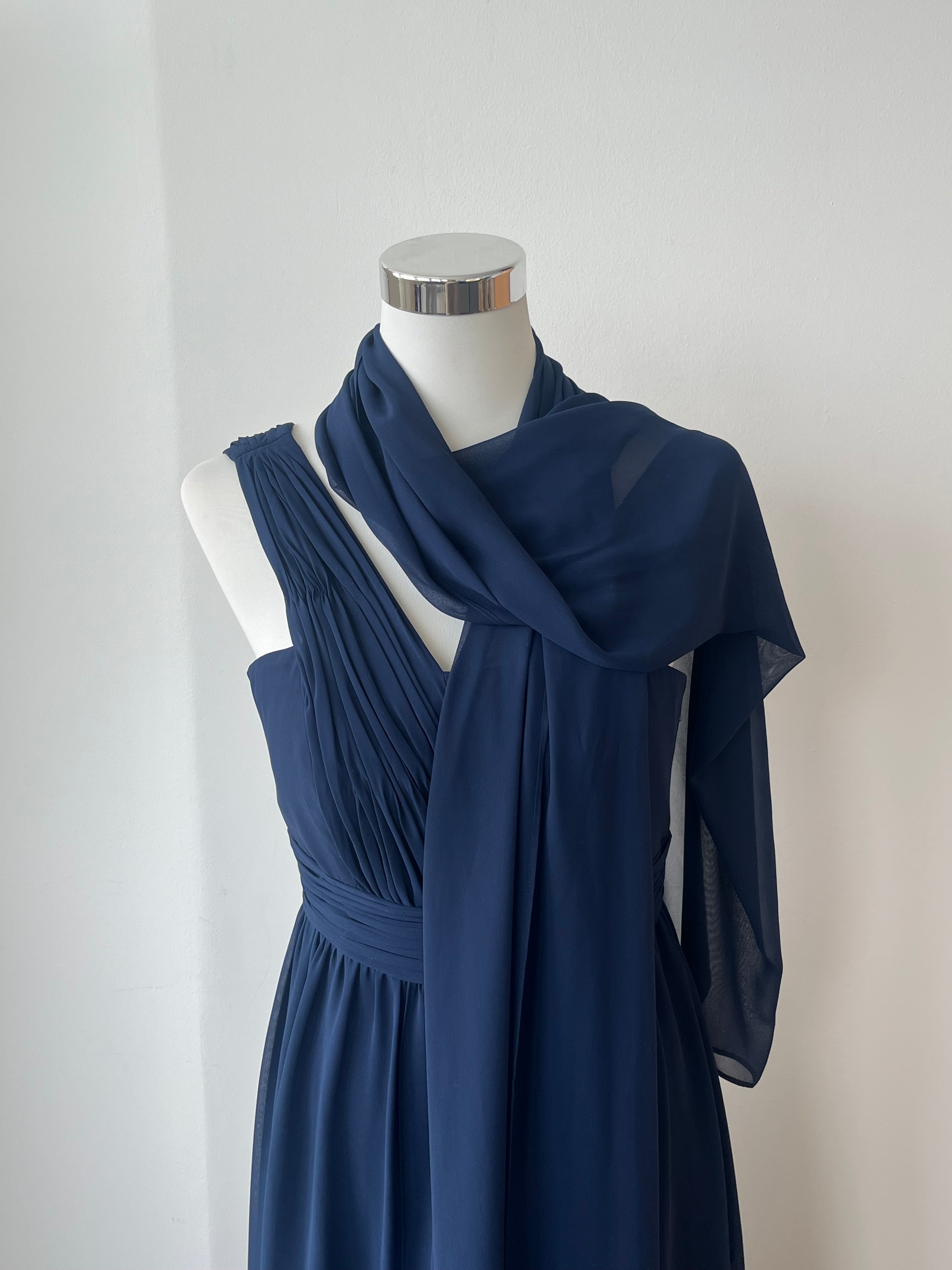 Elegantes Marie Lund One-Shoulder-Abendkleid Royalblau S mit Schal