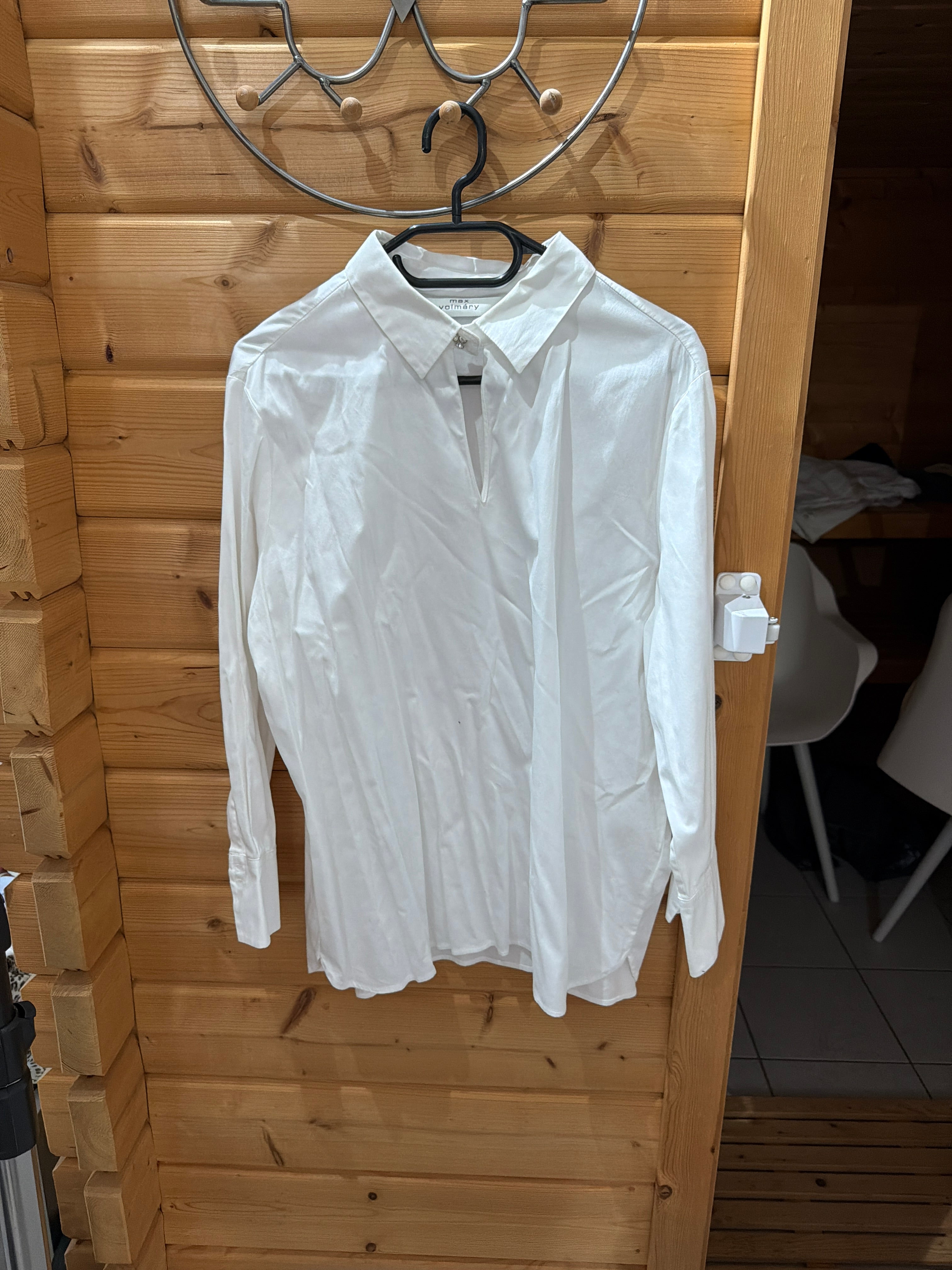 Max Volmáry Blouse – White, Size 44 EU, Crystal Button, Very Good Condition