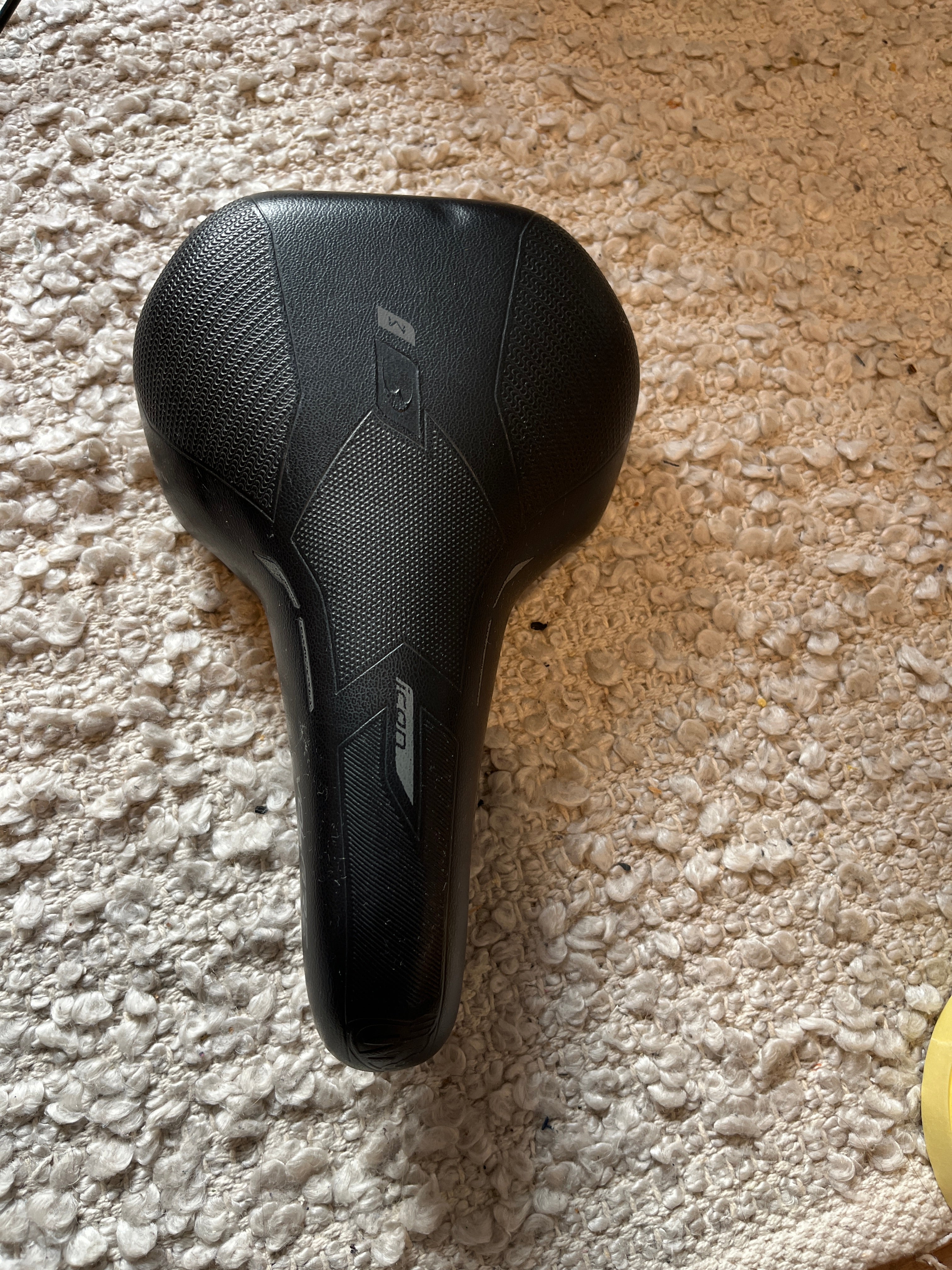 Selle Bassano Icon EL City Saddle Black Standard – Handmade Italy, Good Condition
