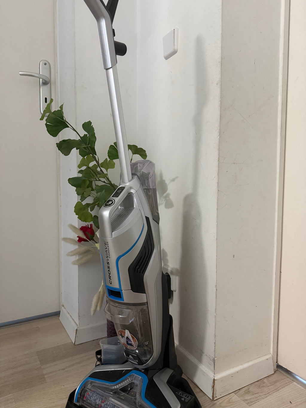 Bissell CrossWave Cordless Max Wet & Dry Vacuum, Silver/Blue, Like New, 116cm