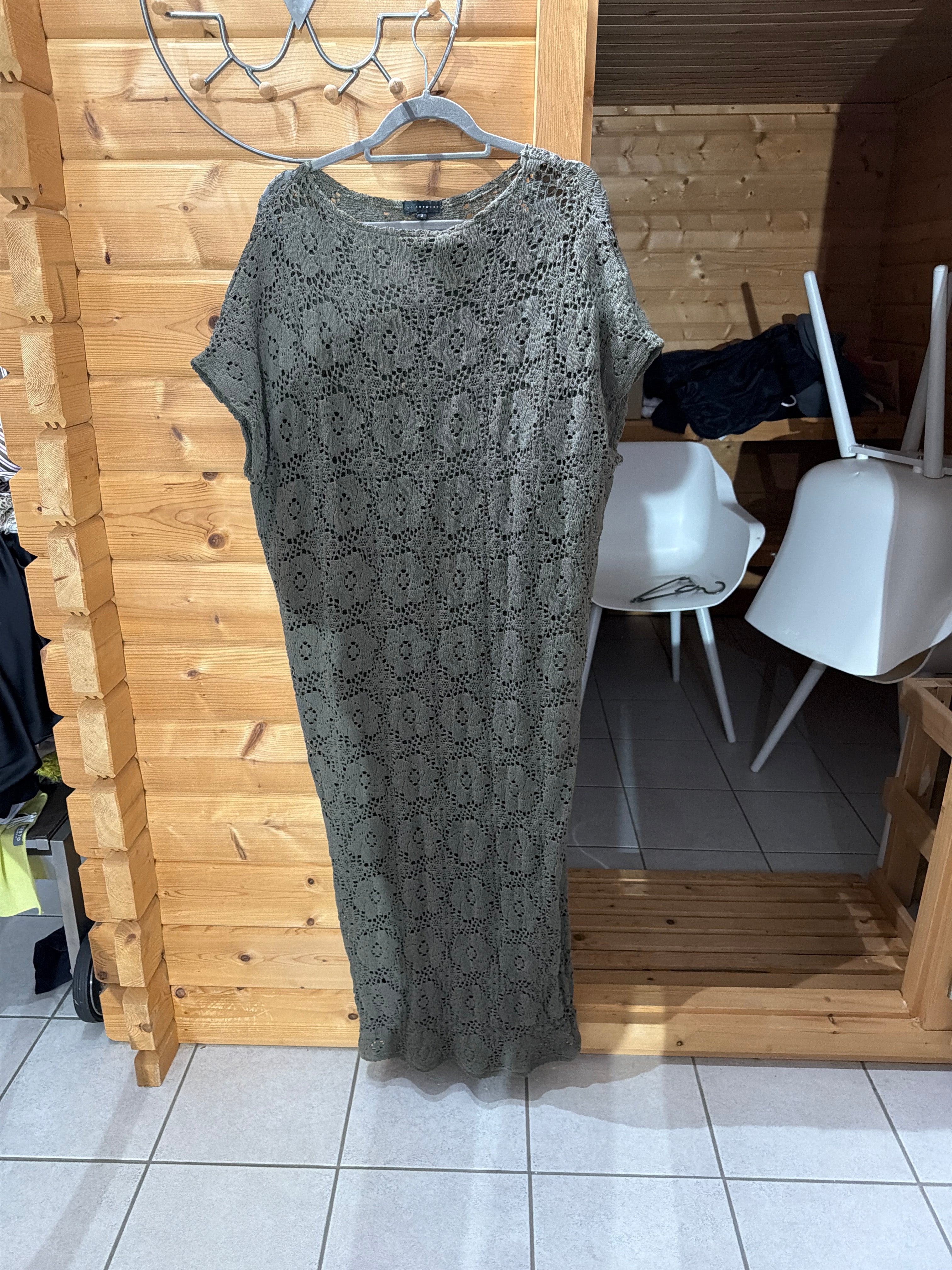 SO Antwerp Häkelmaxikleid – Dunkelkhaki, Gr. 2 (S), sehr guter Zustand
