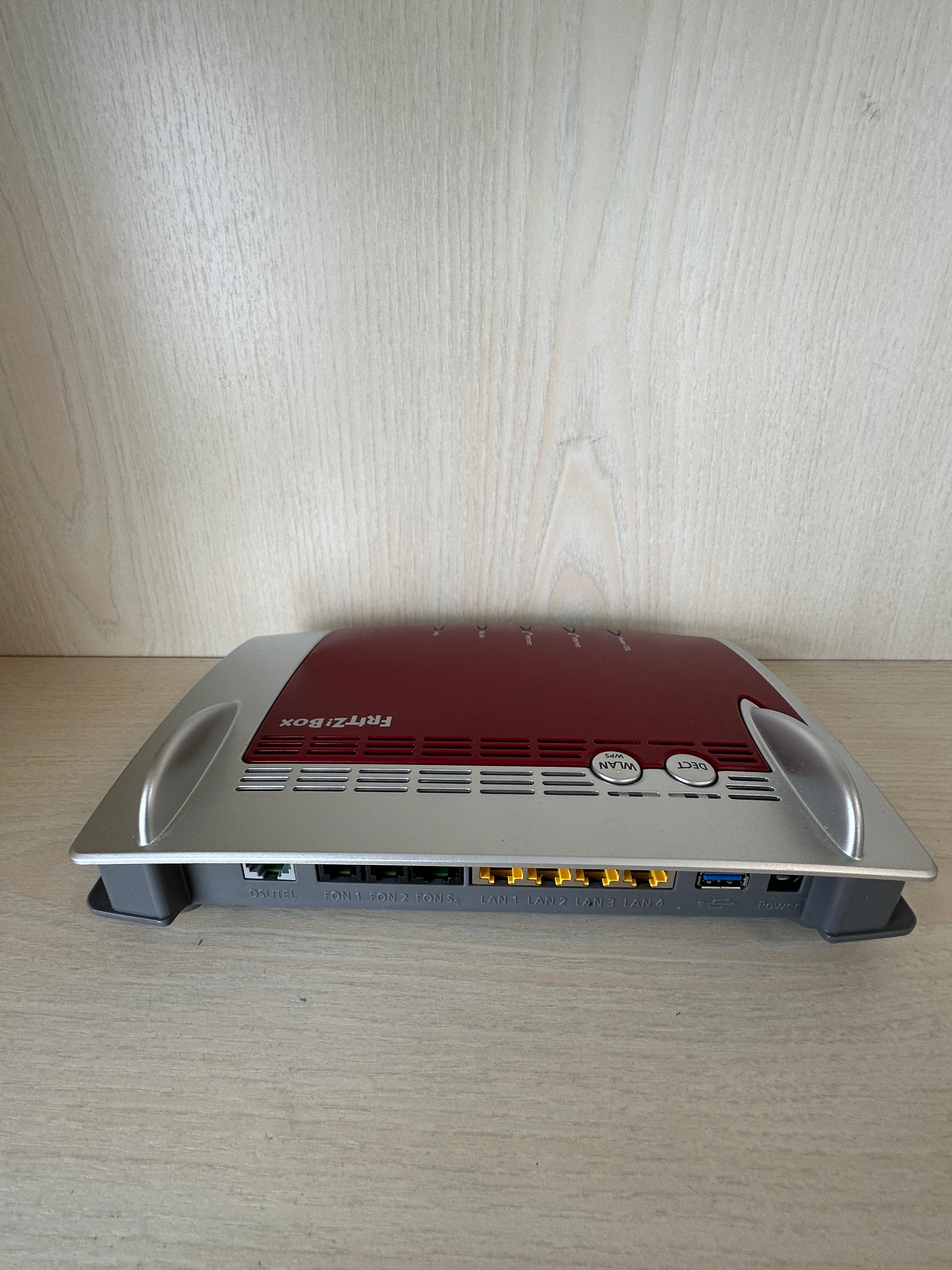 AVM FRITZ!Box 7490 – WLAN Router, Rot/Weiß, guter Zustand
