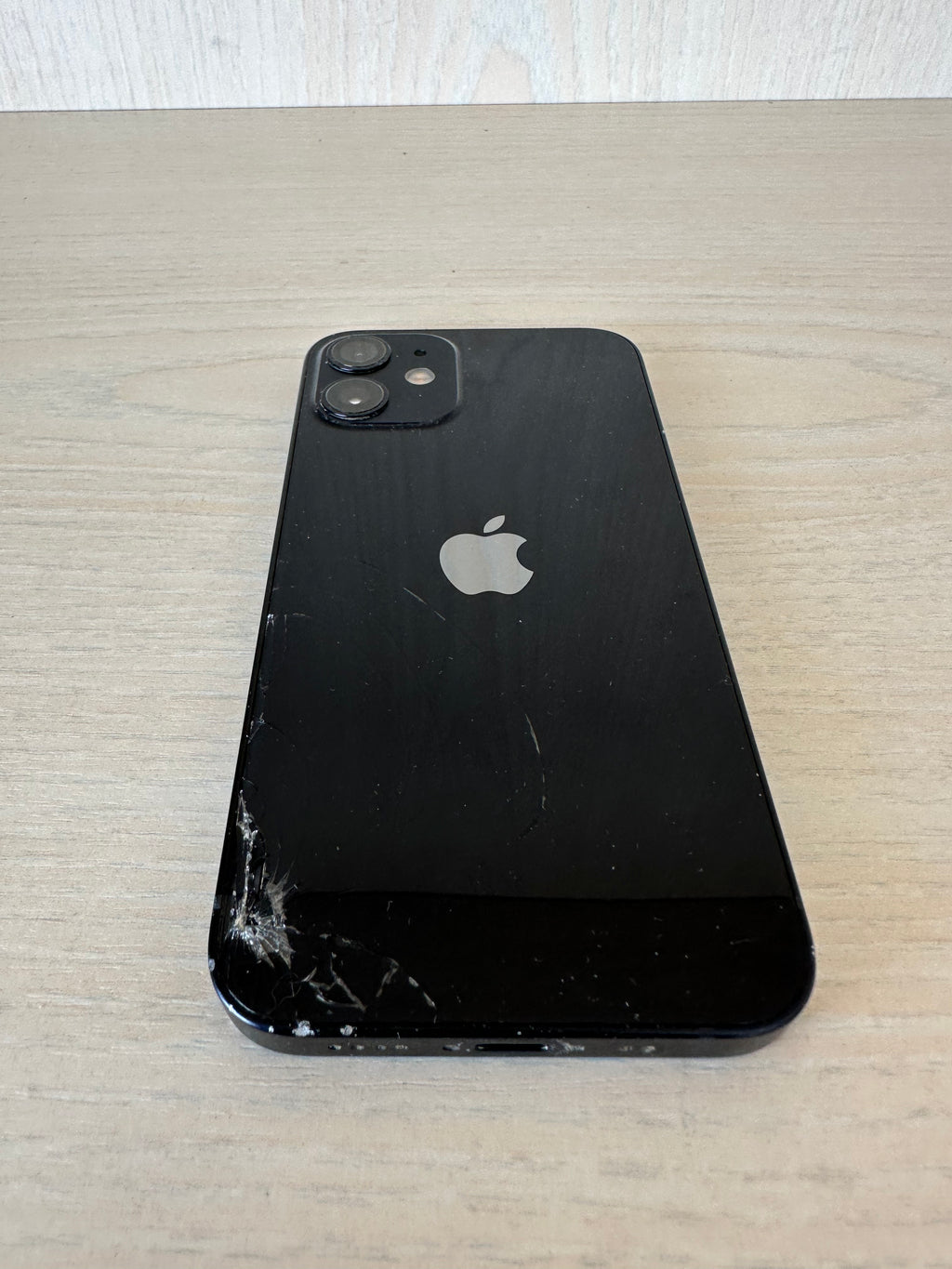 Apple iPhone 12 mini 128GB Black (A2399 EU) Poor, Back Glass Broken, With Case