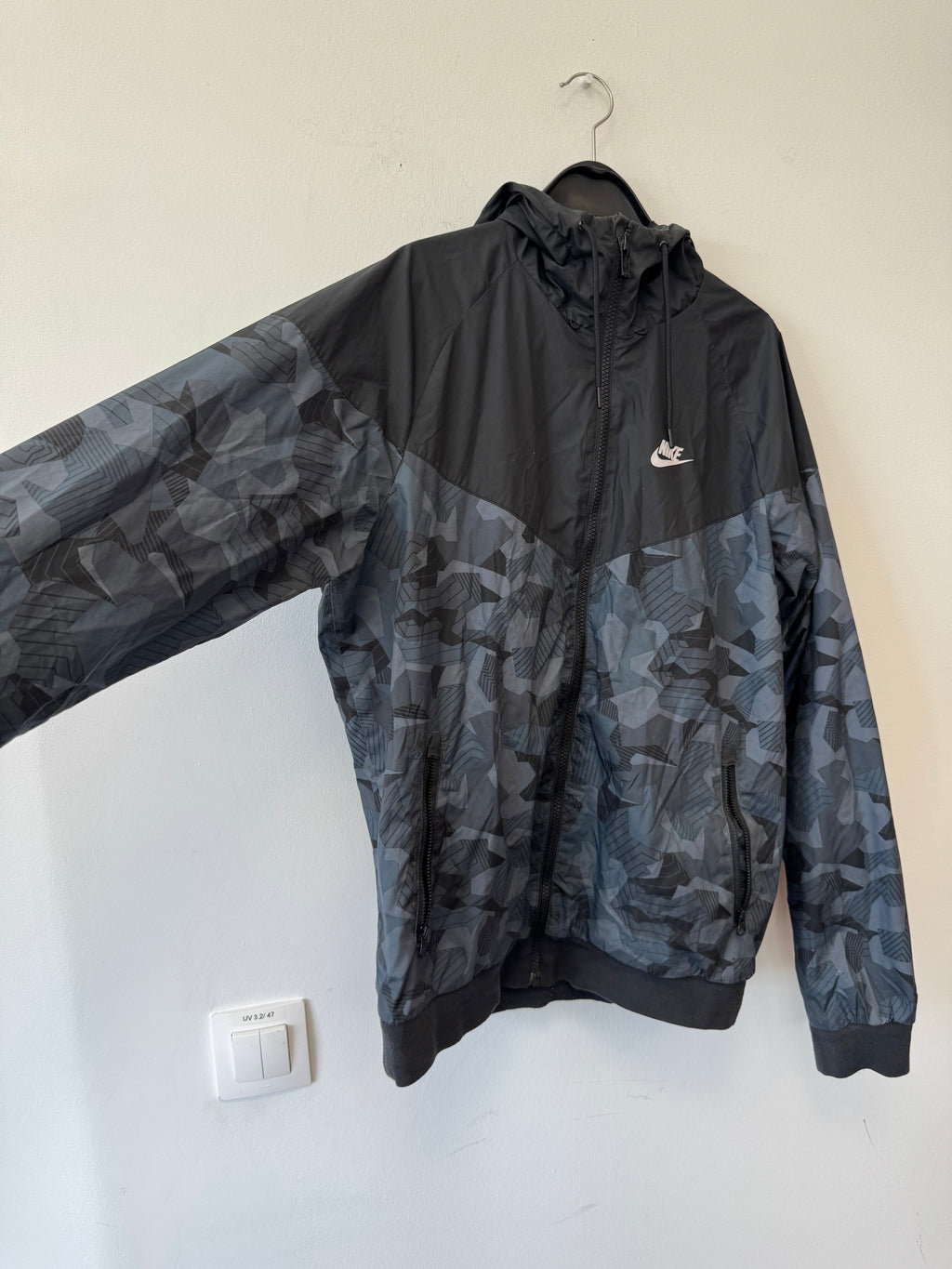 Nike Windrunner AOP Badland Jacke M Schwarz/Olive – Guter Zustand