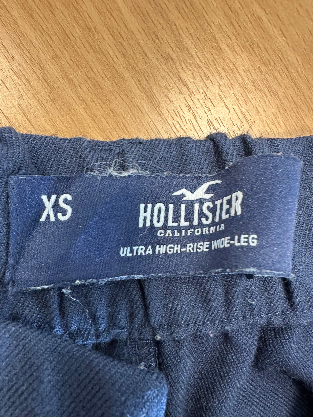 Hollister Ultra High-Rise Wide-Leg Hose XS navy – entspannter Schnitt, guter Zustand
