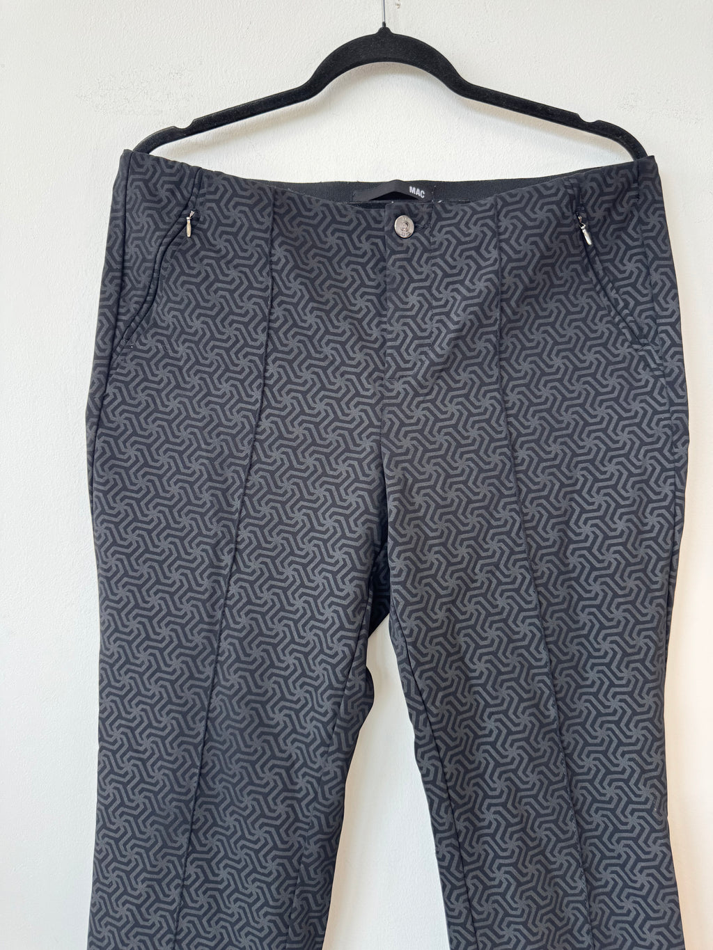 MAC Damenhose mit grafischem Muster – Grau, Größe M, Zustand gut