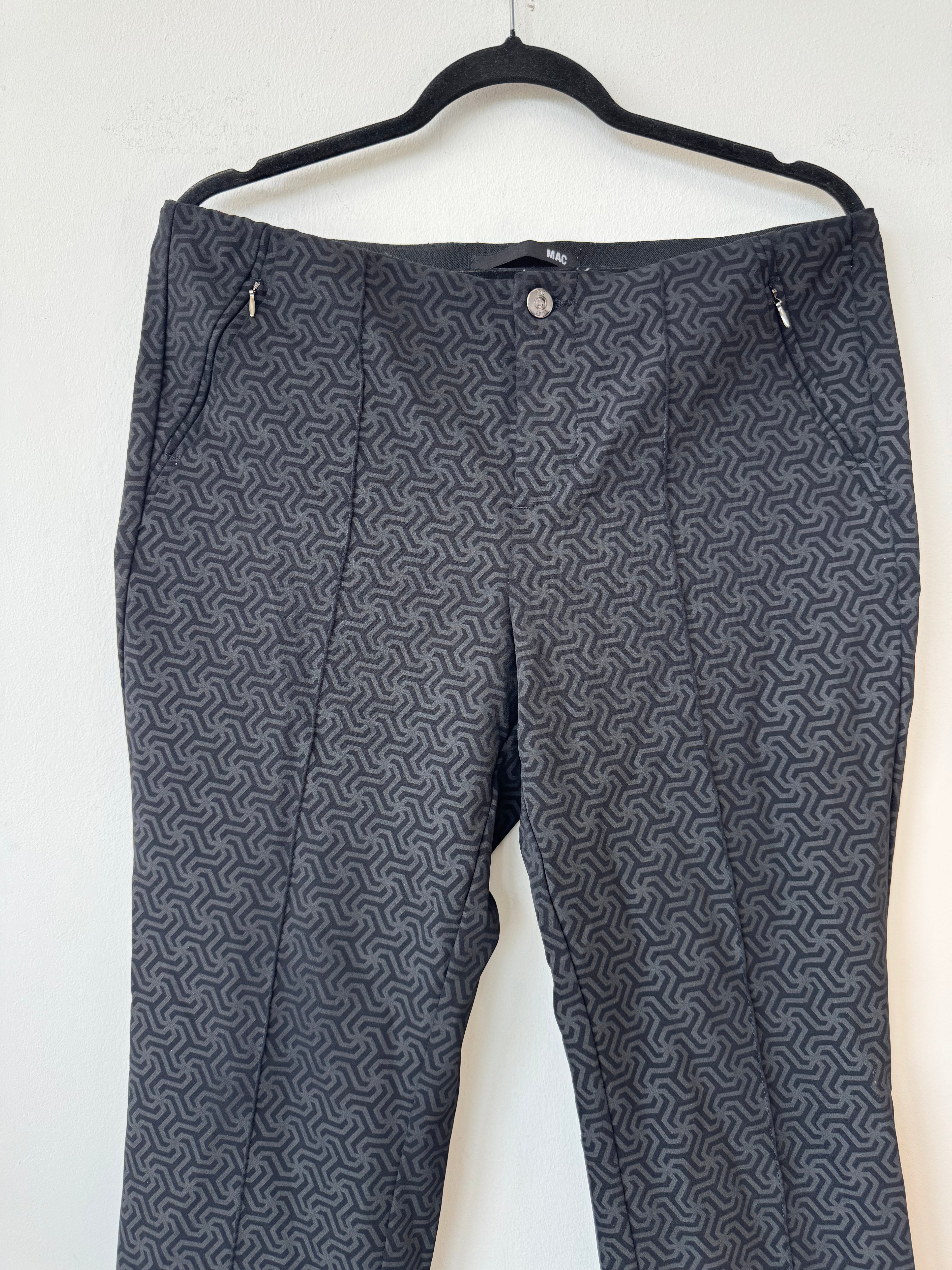 MAC Damenhose mit grafischem Muster – Grau, Größe M, Zustand gut