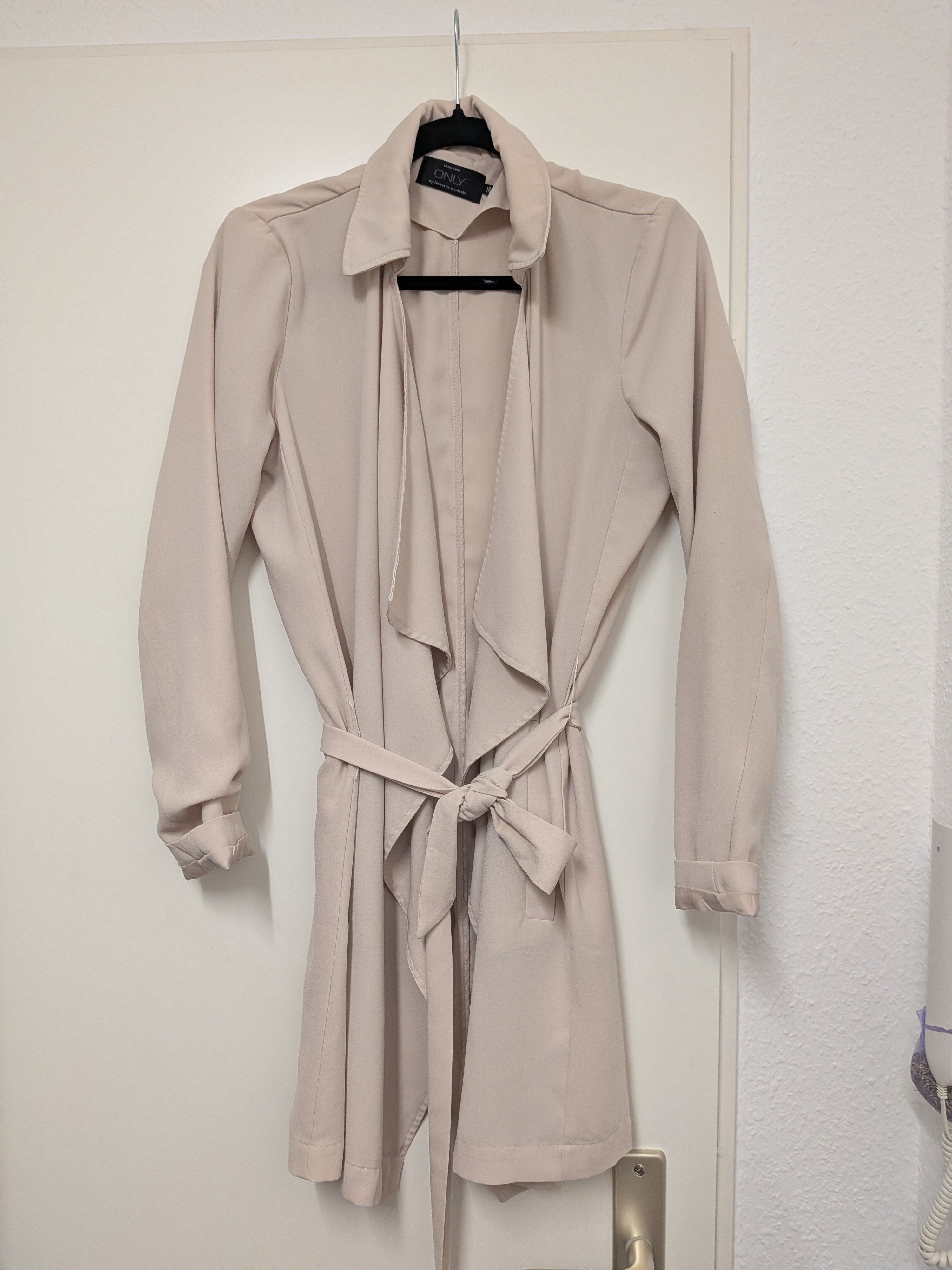 ONLY “Drapey” Trenchcoat, Beige, Gr. 38 (EU M), Gürtel, sehr guter Zustand