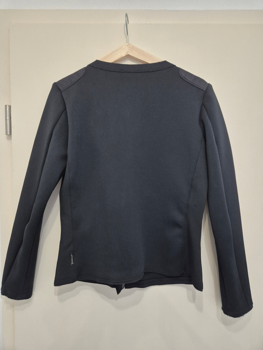 Moncler Damen Lederjacke VGH Serie Schwarz Größe M – Authentisch QR Code