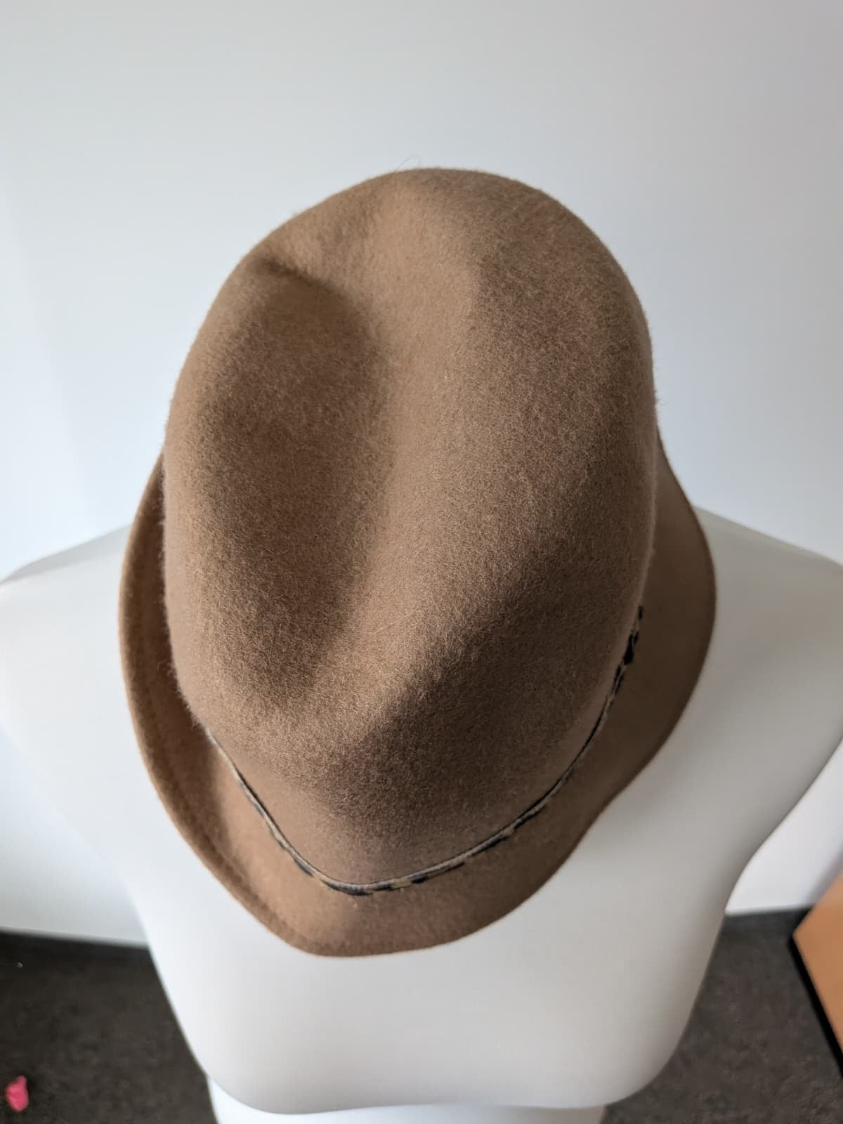 Intrend Woll-Fedora M, Camel mit Leopardenband, sehr guter Zustand
