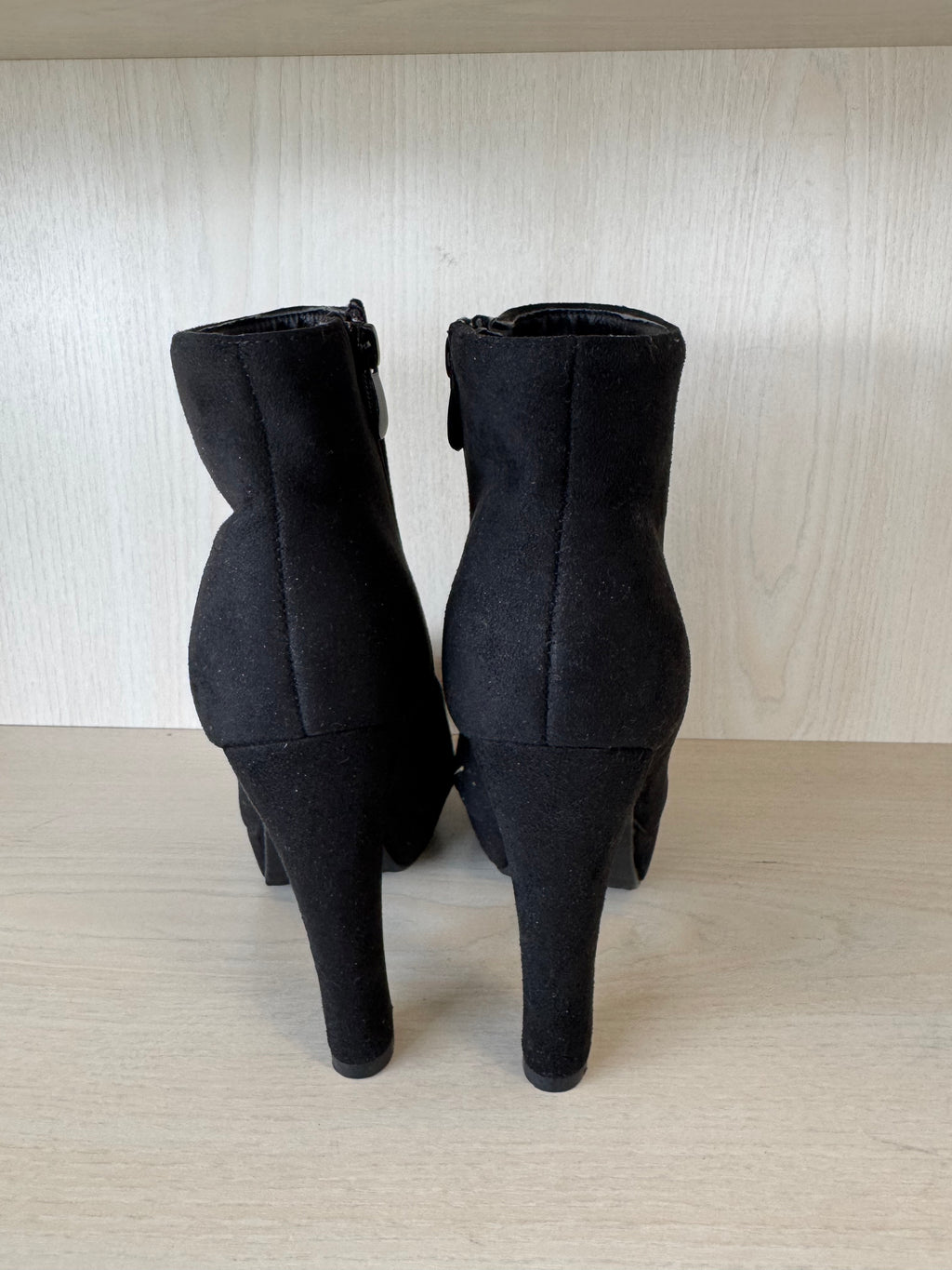 Black Super Me ankle boots, size 40, suede, good condition