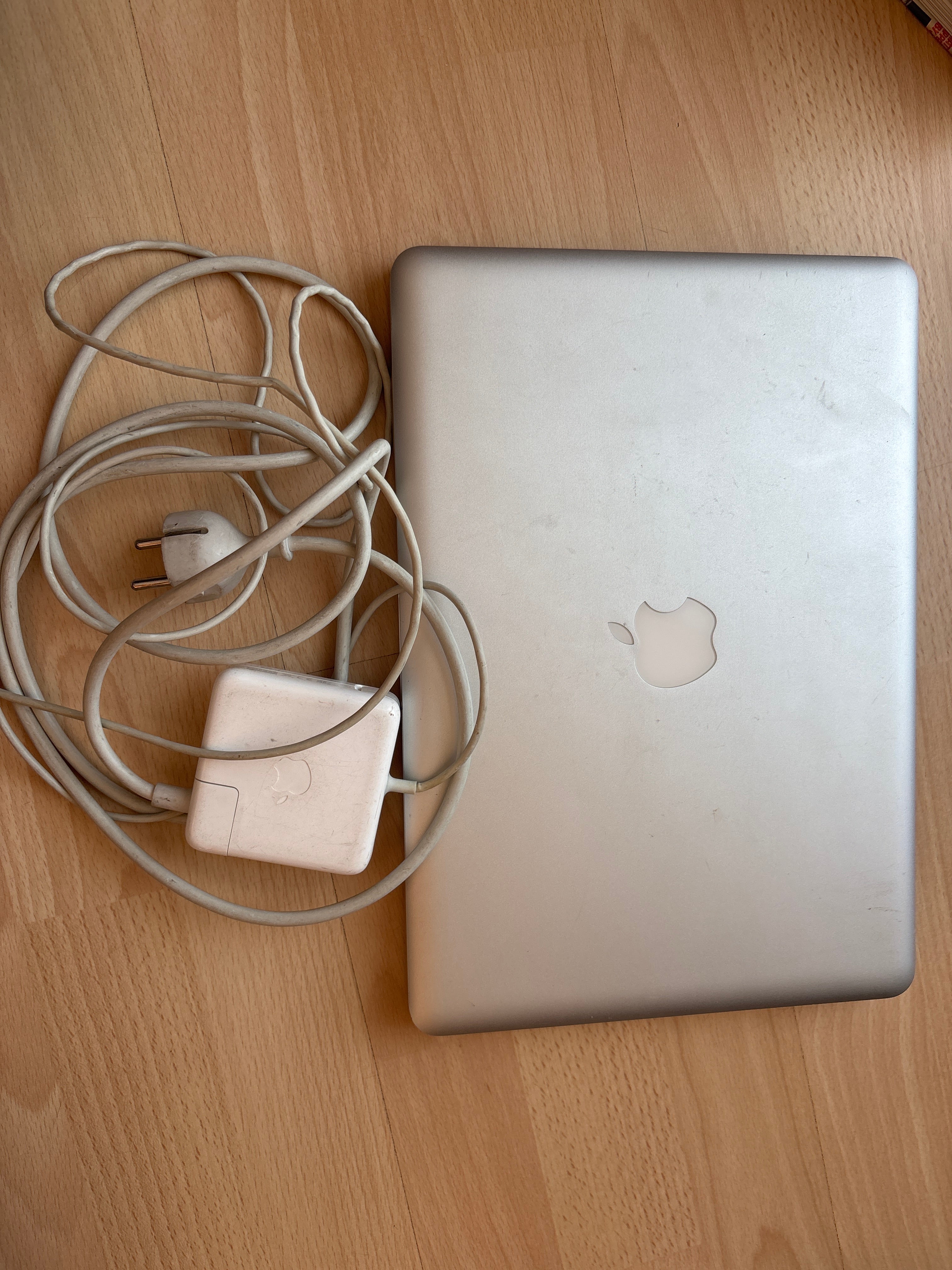 Apple MacBook Pro 13 i5 8GB 256GB SSD Silber – guter Zustand