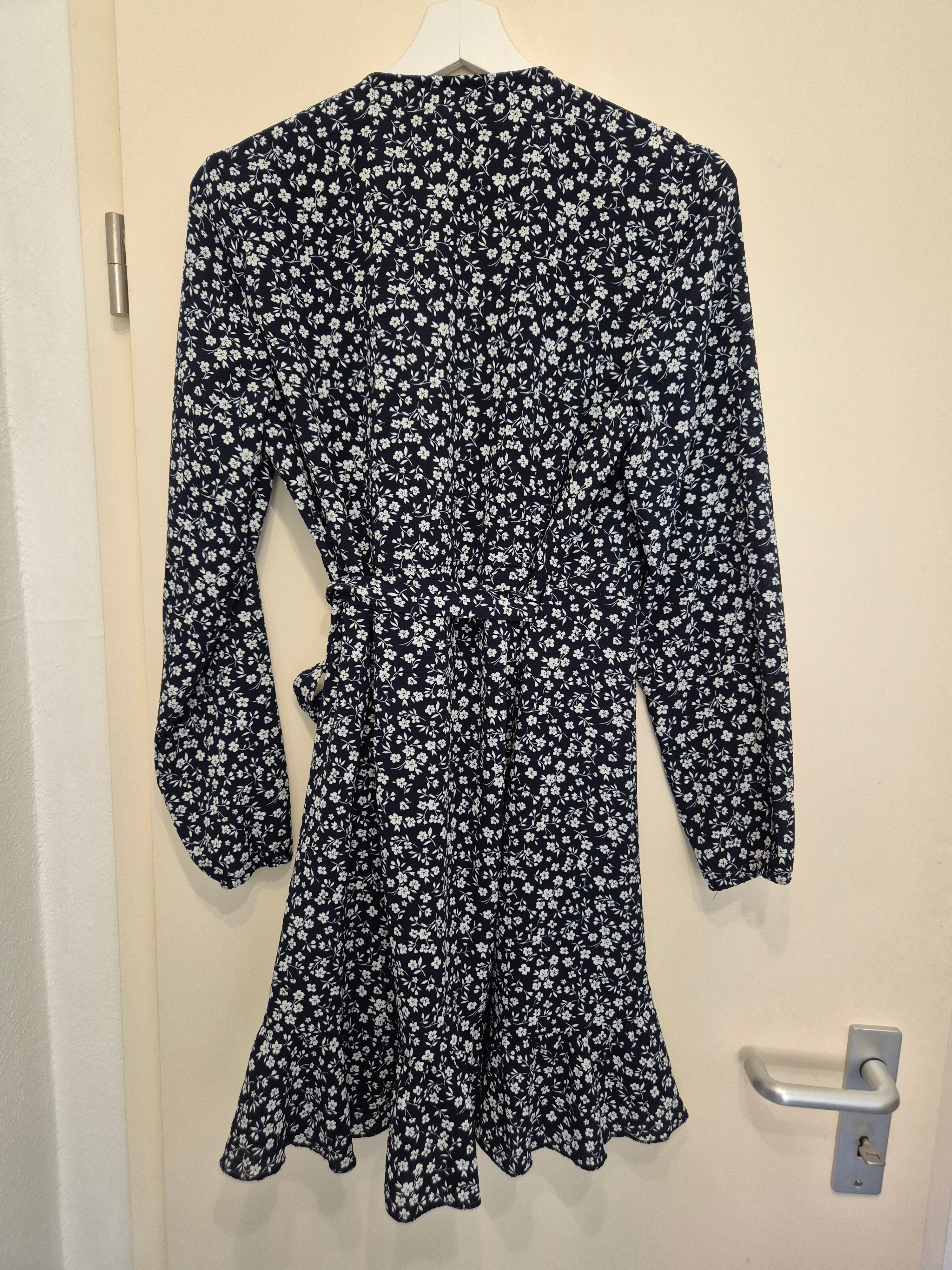 ONLY Wickelkleid – Blau/Weiß, Gr. 38, Sehr guter Zustand
