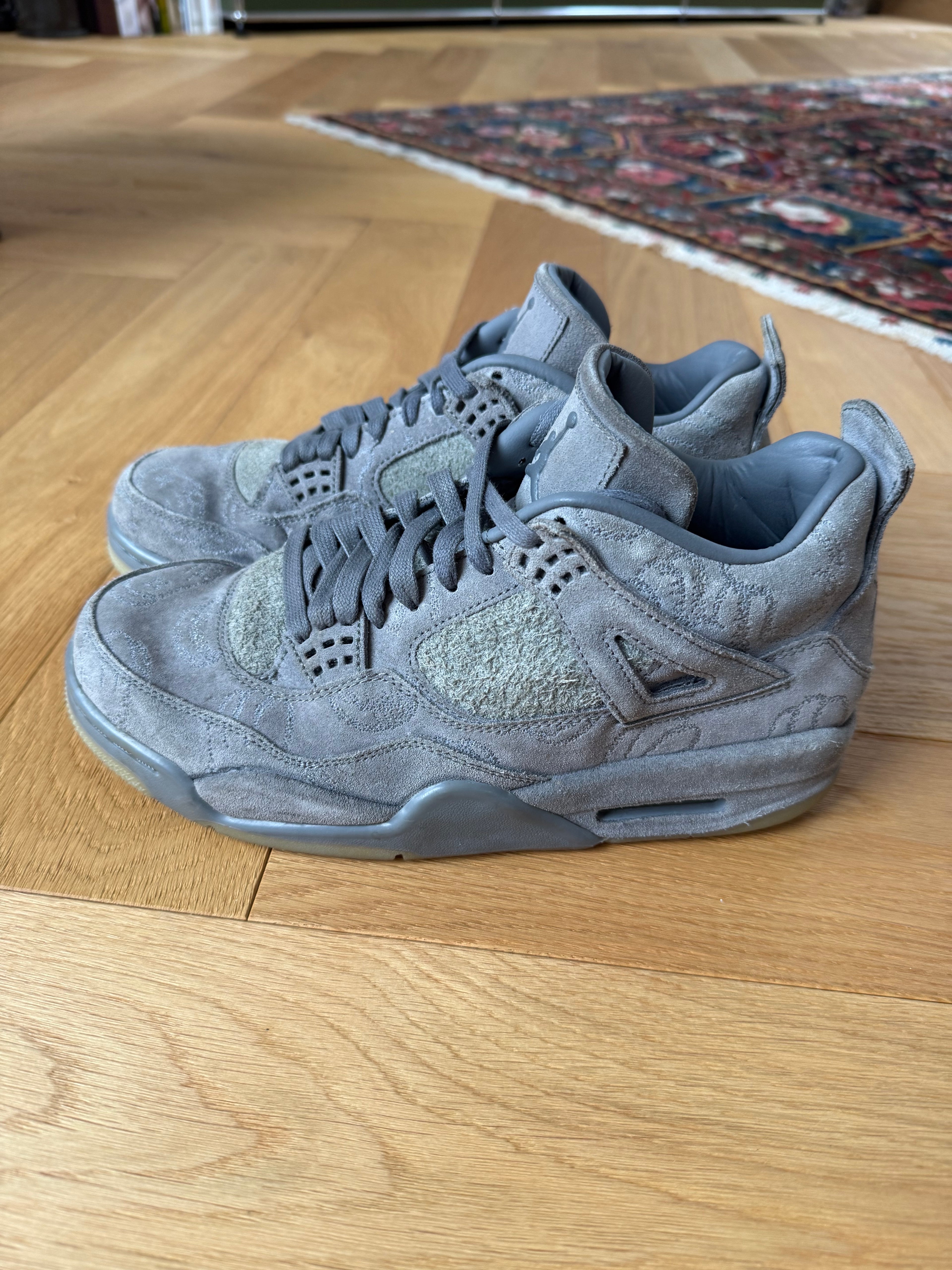 Nike Air Jordan 4 Retro Kaws Cool Grey US 9 EU 42.5 Very Good Condition