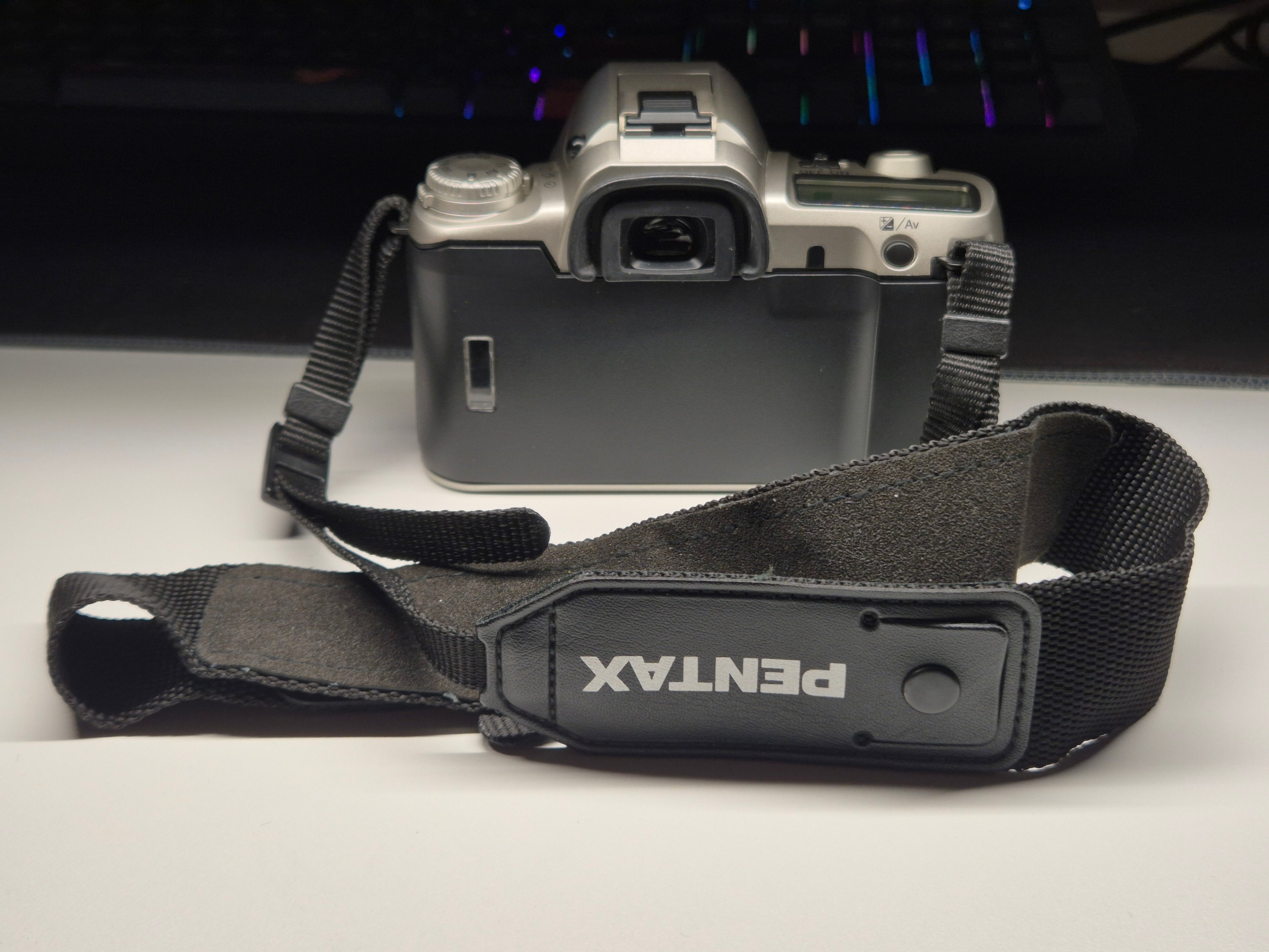 Pentax MZ-50 35mm SLR Silber mit 35-80mm Objektiv, Tasche & Anleitung – VGC