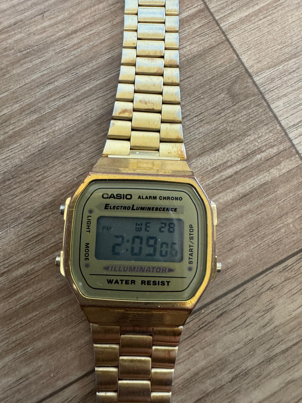 Casio A168WG-9VT Gold Digitaluhr 33,5x35,5mm defekt Display beschädigt