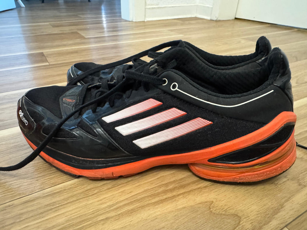 Adidas Adizero Laufschuh - EU 42.5 - Schwarz/Rot - Gebraucht