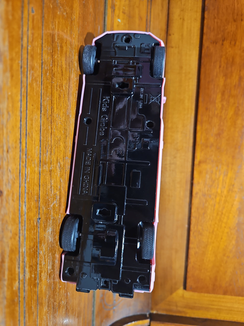 Kids Globe Pferdetransporter 1:32 – pink/grün – sehr guter Zustand