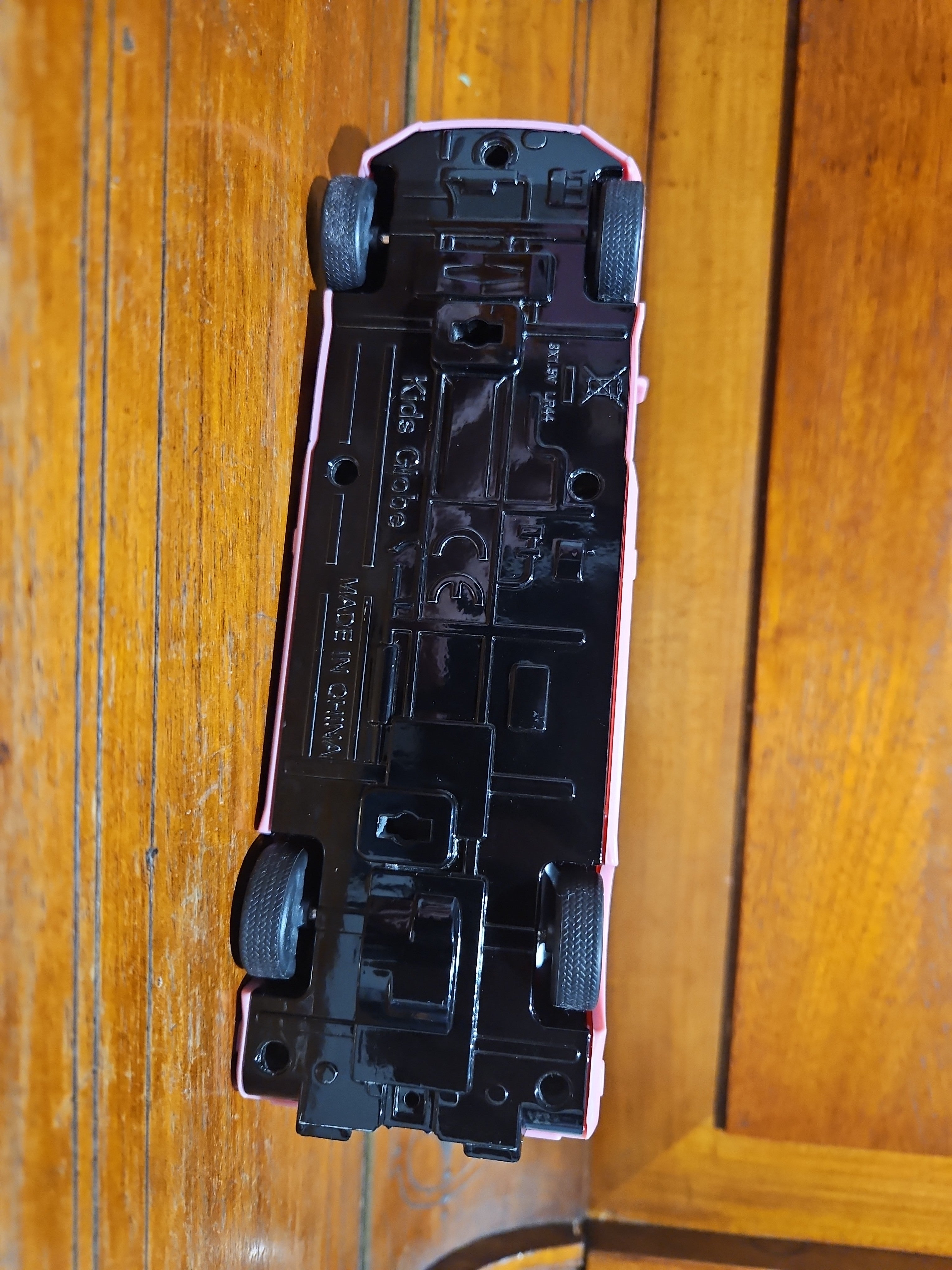 Kids Globe Pferdetransporter 1:32 – pink/grün – sehr guter Zustand