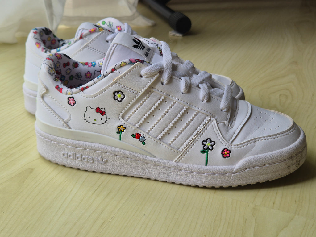 Adidas Forum Low Hello Kitty IG6031, Weiß/Schwarz/Gold, EU 38, guter Zustand