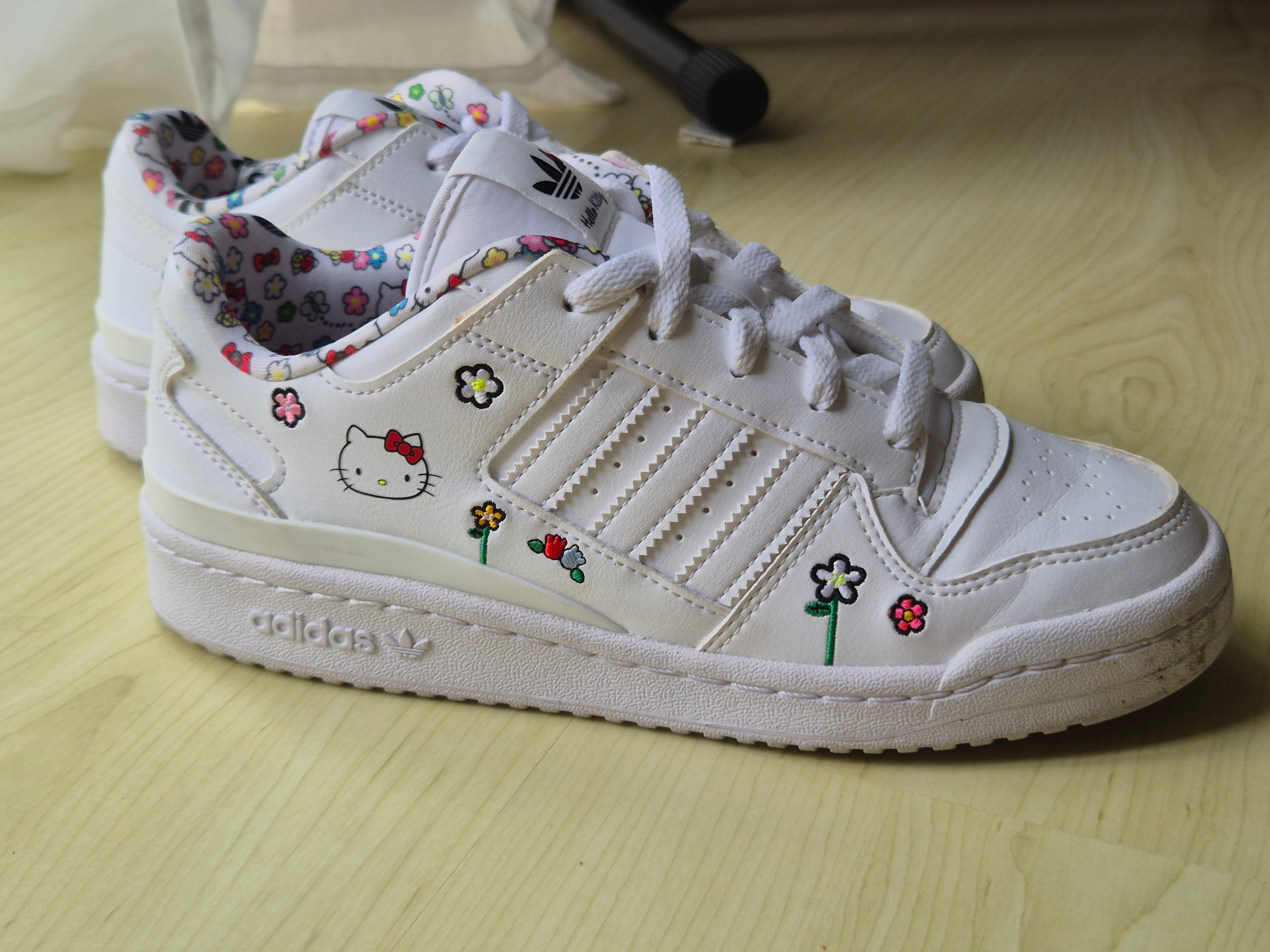 Adidas Forum Low Hello Kitty IG6031, Weiß/Schwarz/Gold, EU 38, guter Zustand