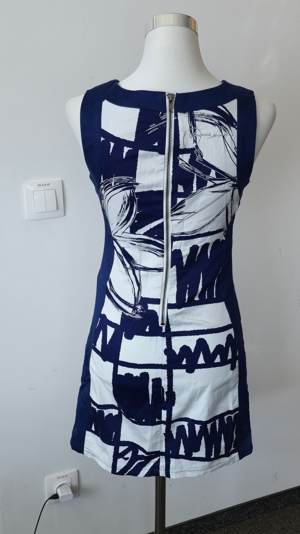 Desigual Kleid EU 36 – Blau/Weiß, Blumen, Ärmellos | Guter Zustand