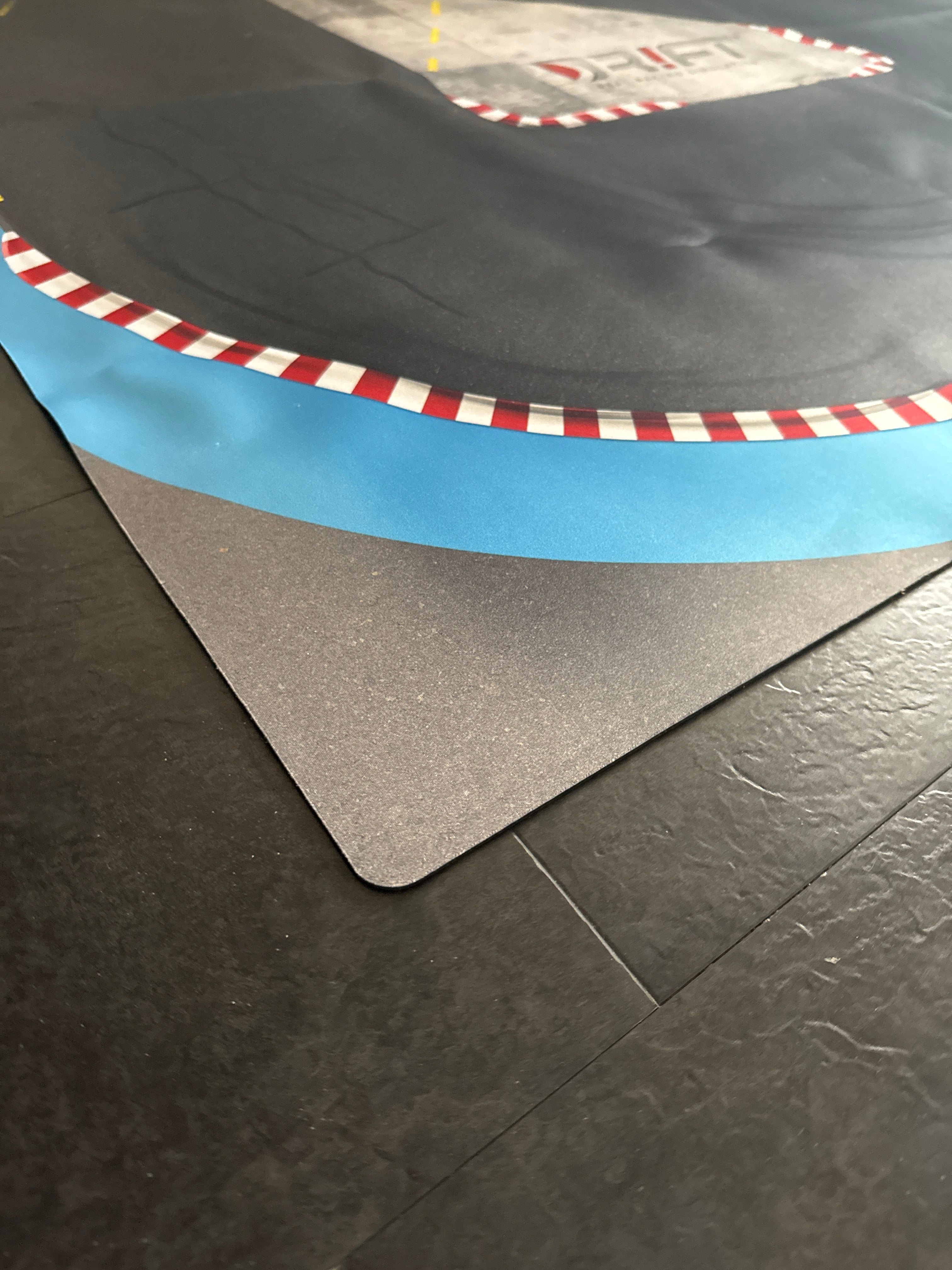 DR!FT PRO TRACK 4 Racing Matte 200×100 cm Multicolor – sehr guter Zustand