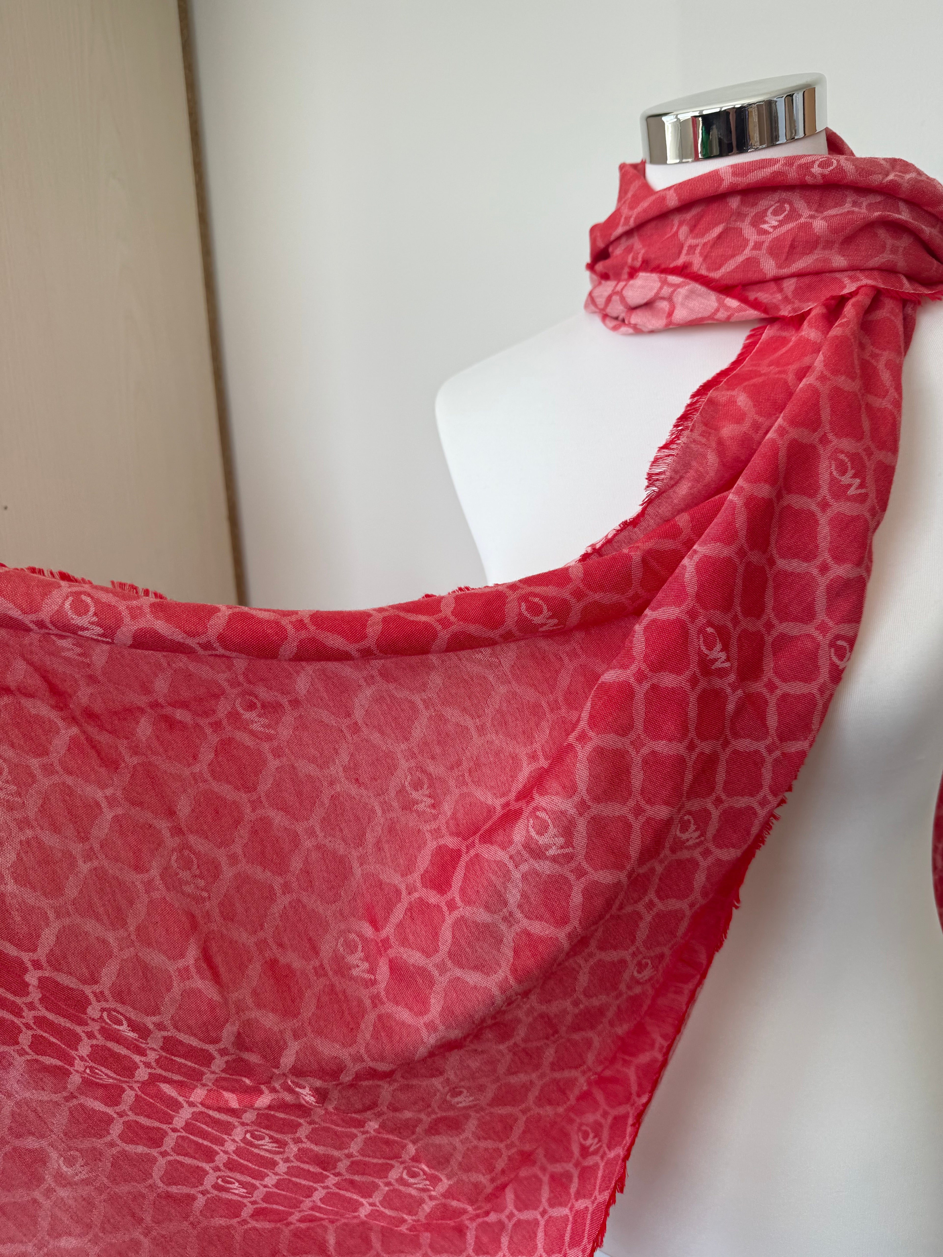 Marc Cain large scarf/wrap, red-white, very good condition