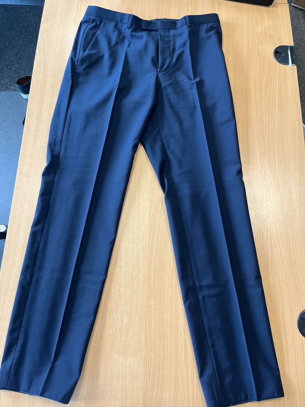 Hugo Boss Anzug Größe 50 Navy 100% Schurwolle – Sehr guter Zustand