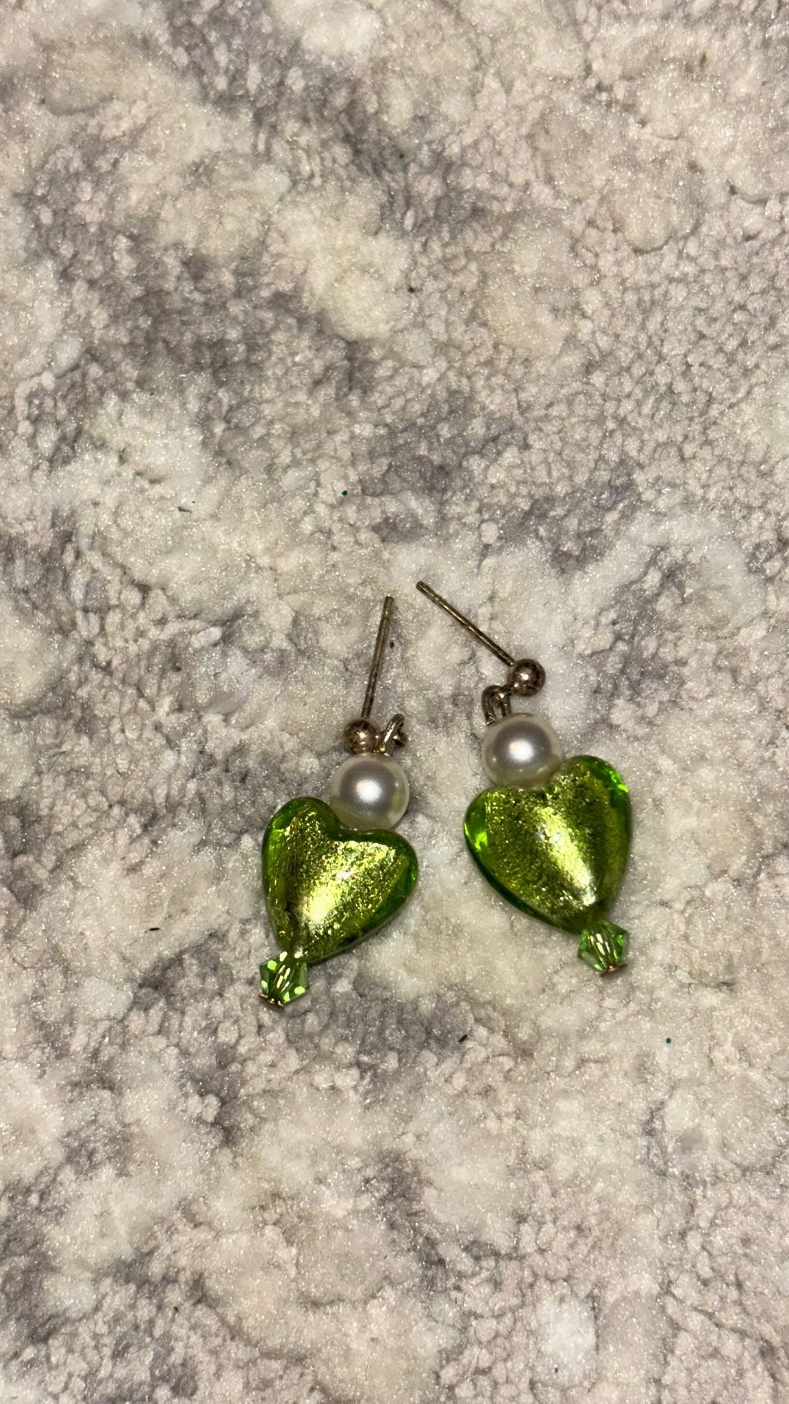 Vintage Grüne Murano-Stil Glas Herz Ohrstecker mit Kunstperlen, guter Zustand