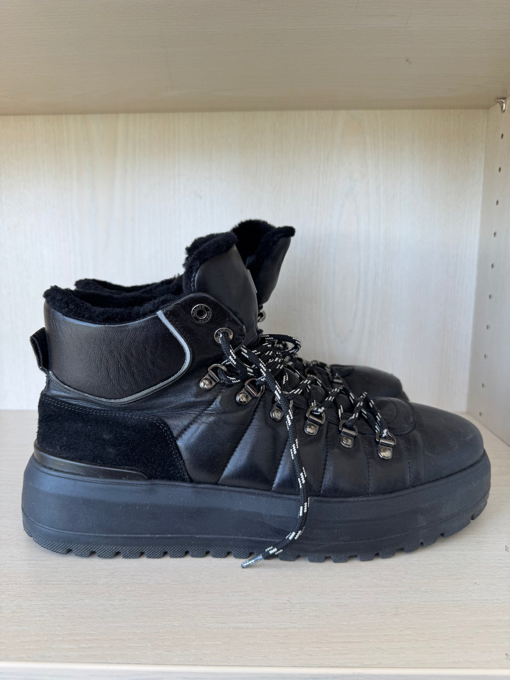 Bogner BANSKO Mid Boots Gr. 42 – Leder & Shearling, Schwarz, gebraucht