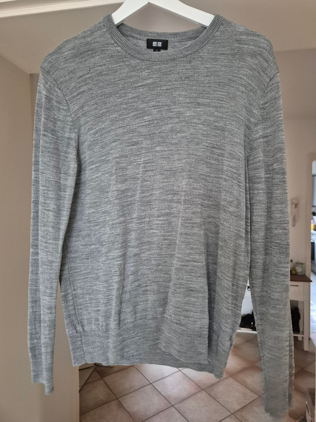 Uniqlo Extra Fine Merino Wool Crew-Neck Sweater Men’s S Gray, Normal Use