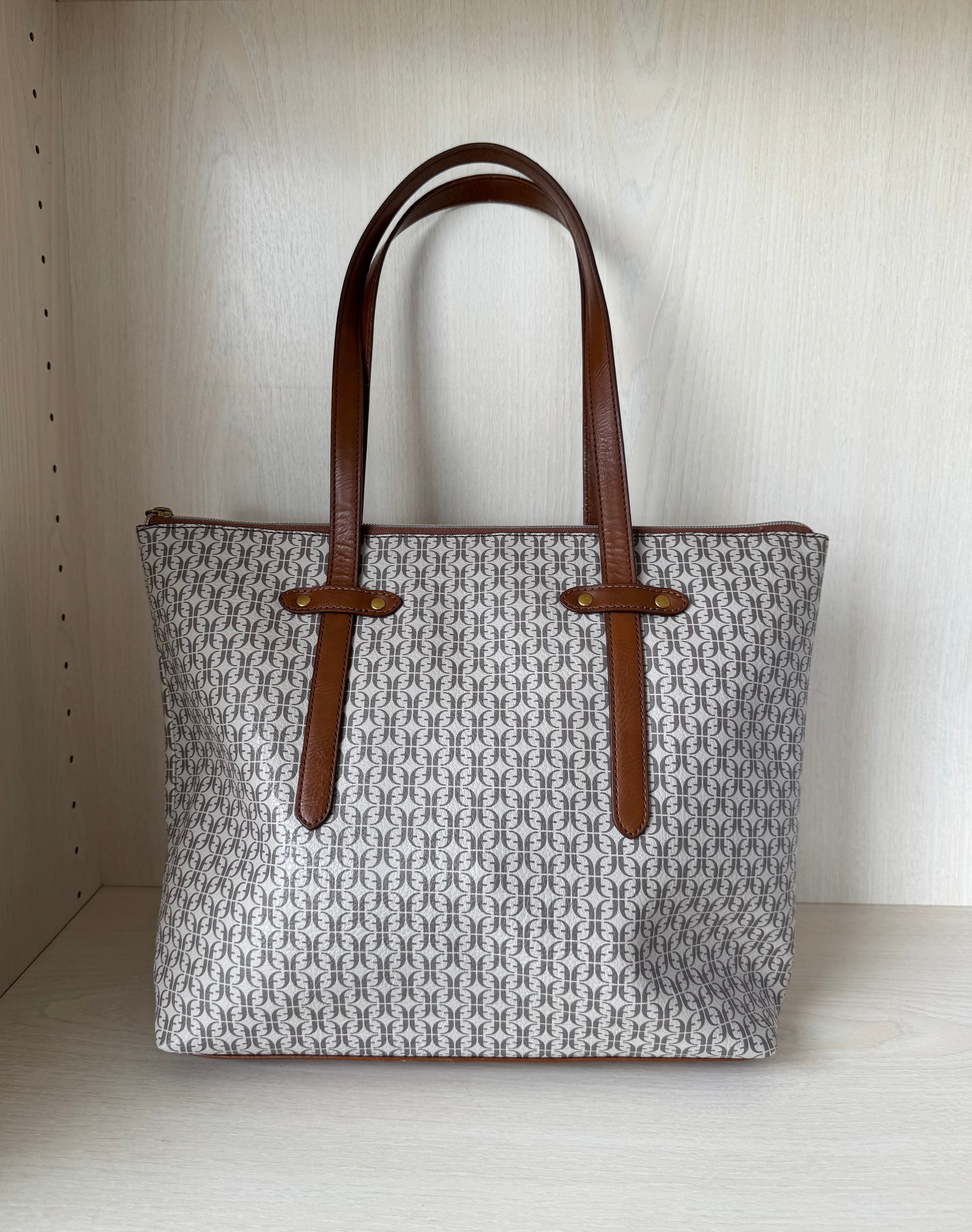 Fossil Jacqueline Tote Heritage Monogram Beige Canvas Mittel, guter Zustand