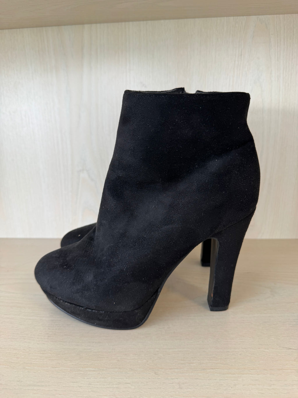 Black Super Me ankle boots, size 40, suede, good condition