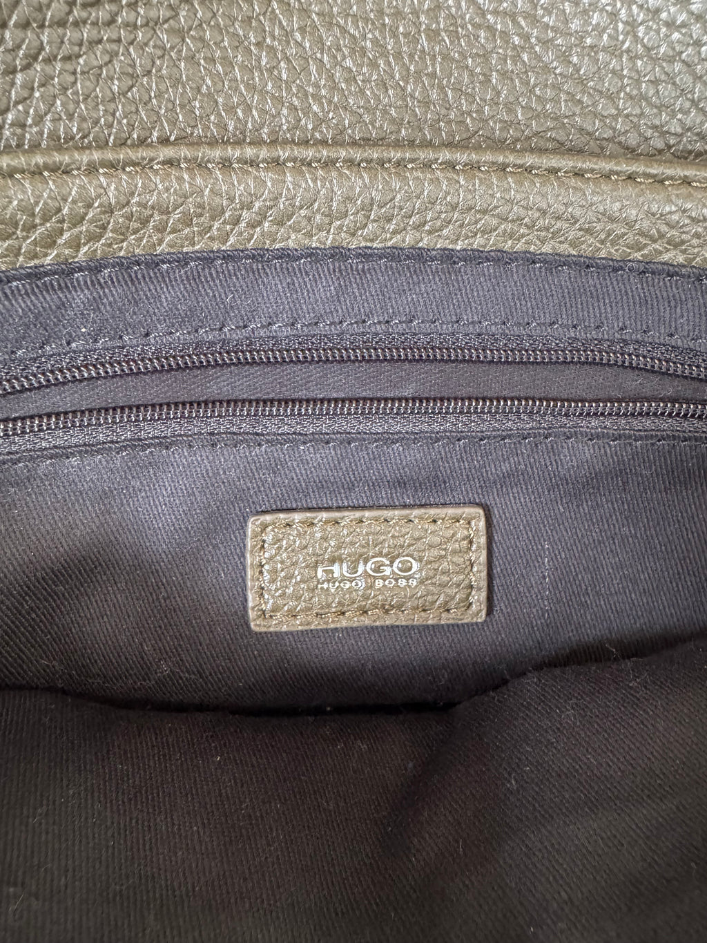HUGO by Hugo Boss Schultertasche Olive, Kunstleder, Medium, guter Zustand