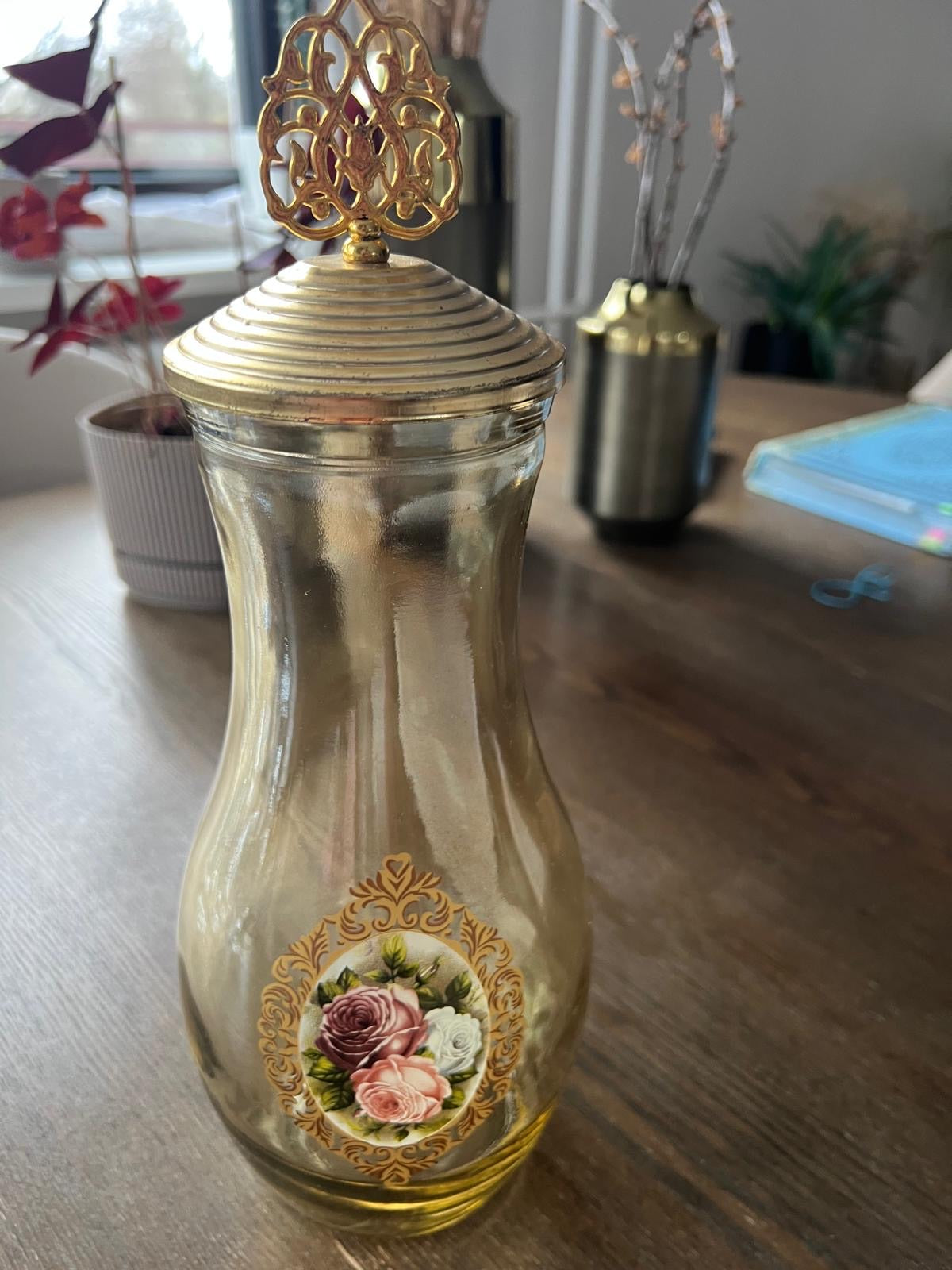 Vintage Glas-Dekanter mit Metalldeckel & Rosendekor, ca. 25 cm, sehr gut