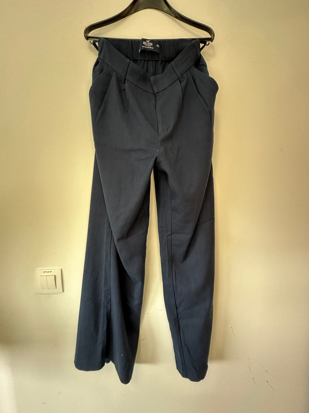 Hollister Ultra High-Rise Wide-Leg Hose XS navy – entspannter Schnitt, guter Zustand