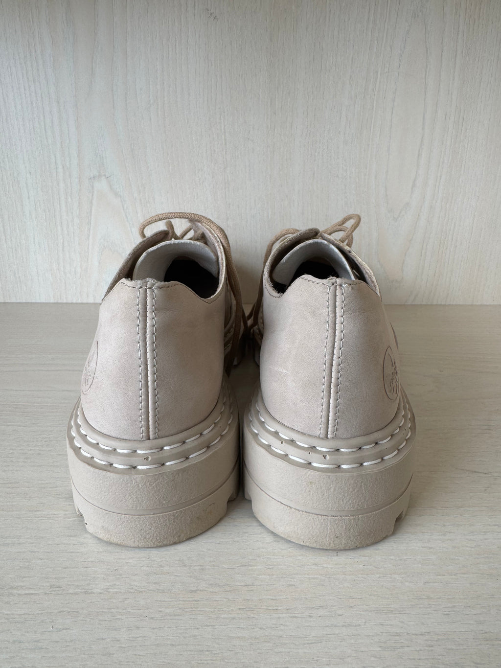 Rieker Damen Schnürschuhe Leder Beige Gr. 39 Guter Zustand