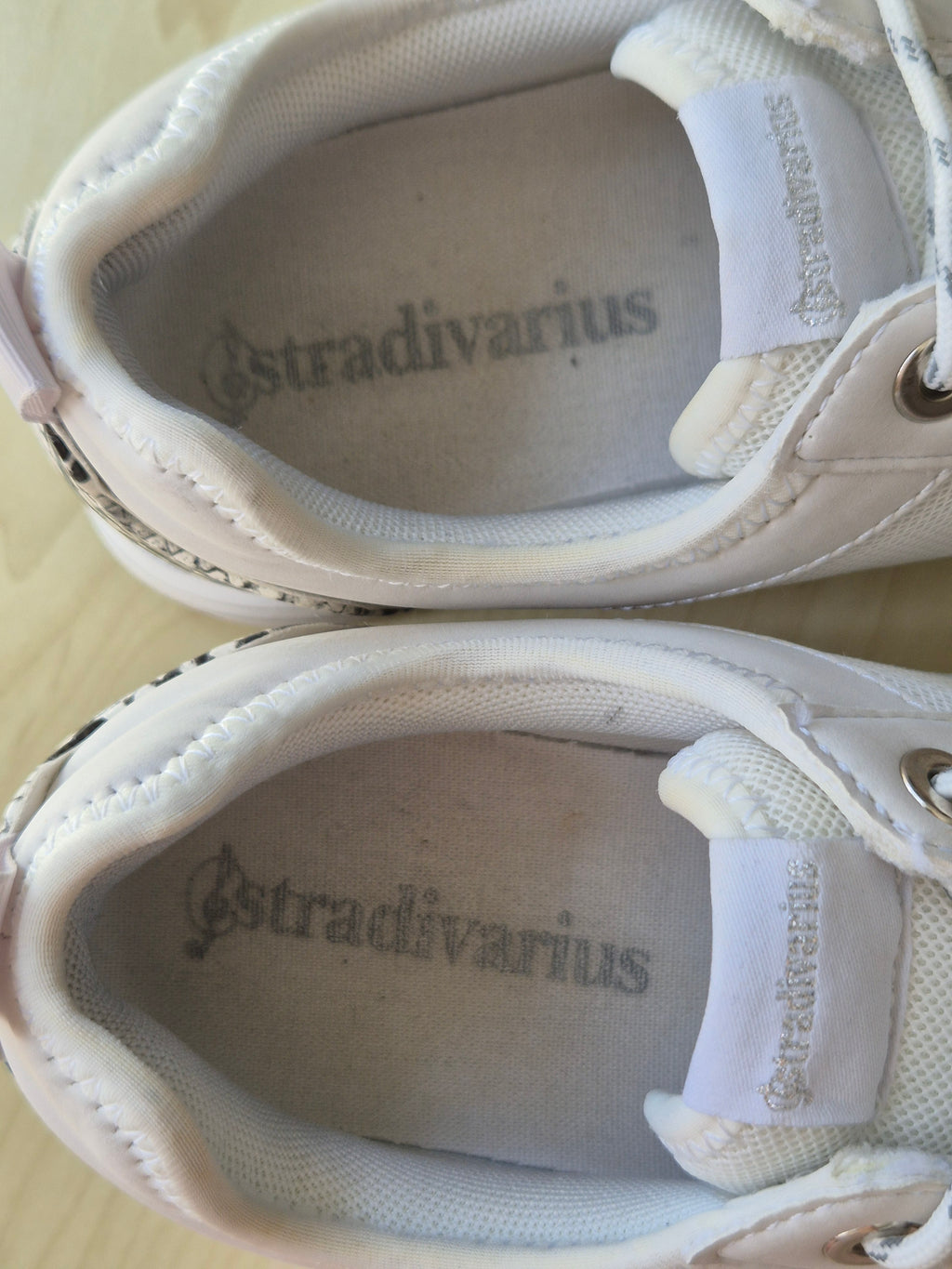 Stradivarius Chunky Sneakers – Weiß, Schlangen-Print, EU 39, Sehr Gut