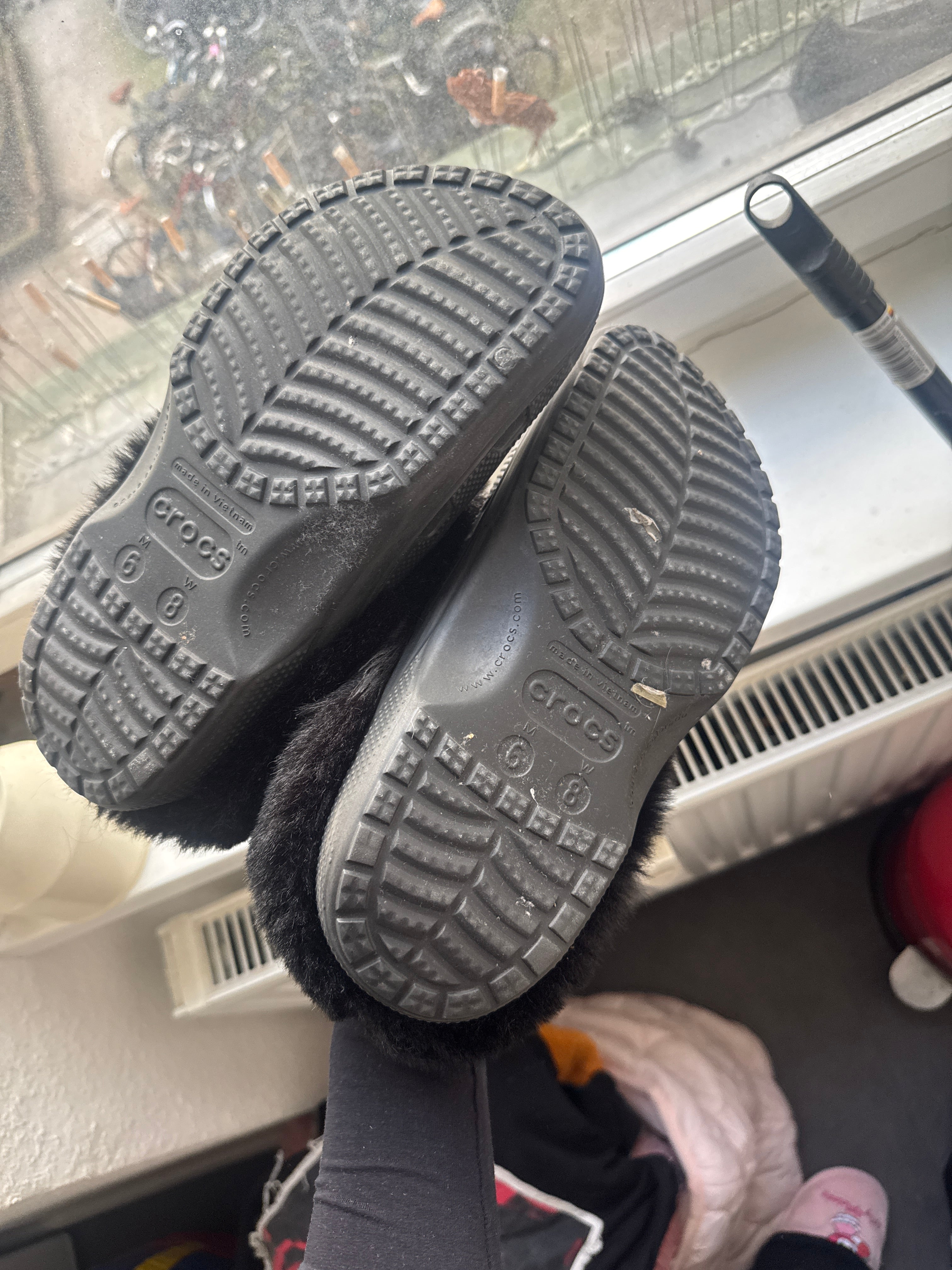 Crocs Mammoth Classic Lined Clog Black EU 38/39 (US W8 M6) Good Condition