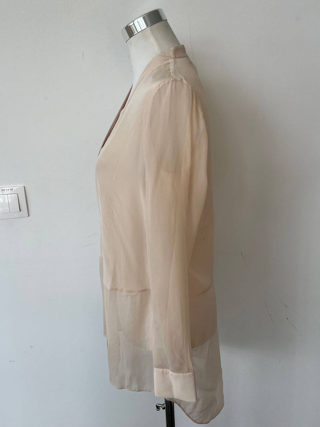 Massimo Dutti Classic V-Neck Blouse Ivory EU 38 Very Good Condition