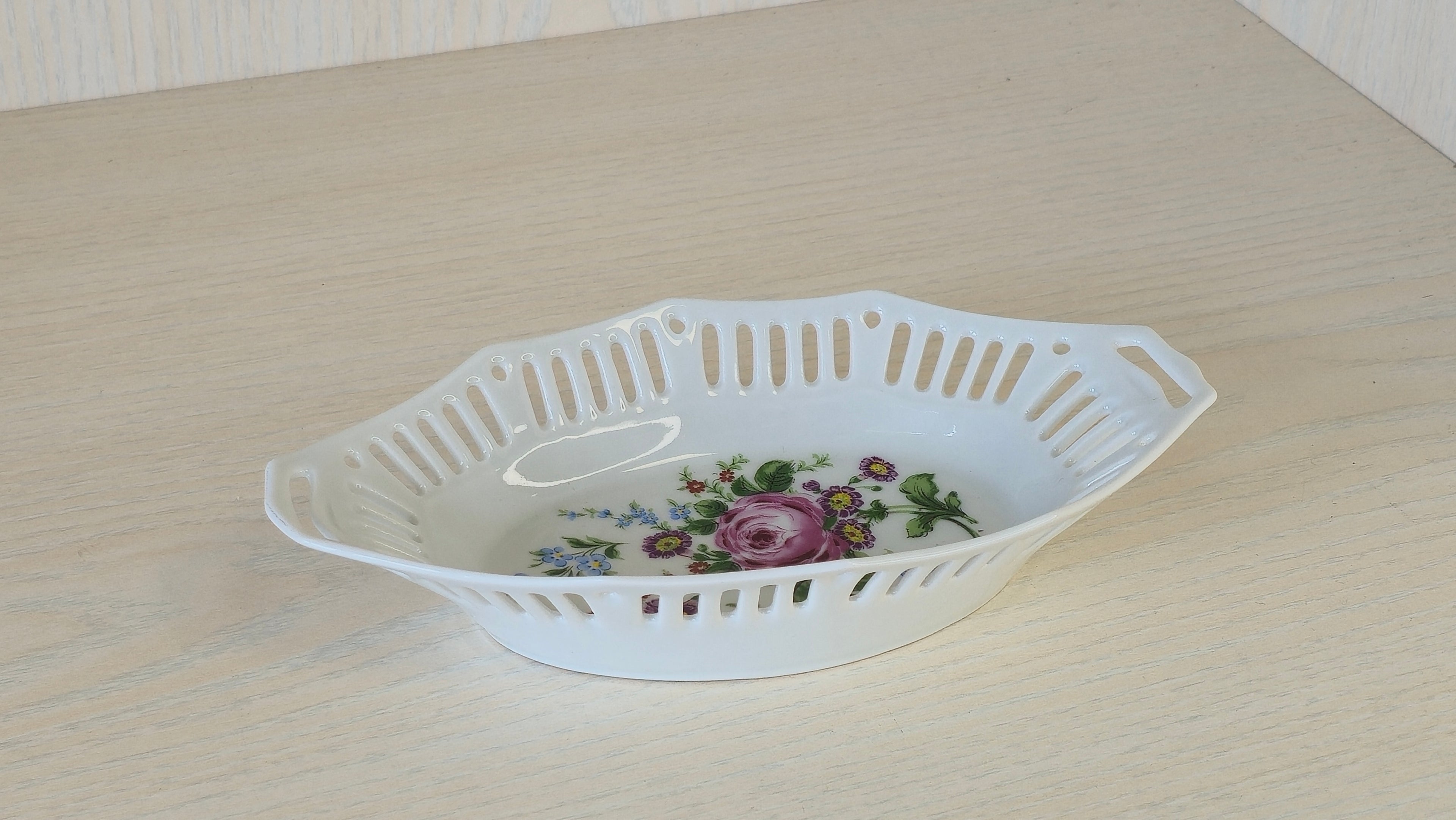 Lichte Porzellan Schale durchbrochen Floral GDR Vintage Sehr Gut