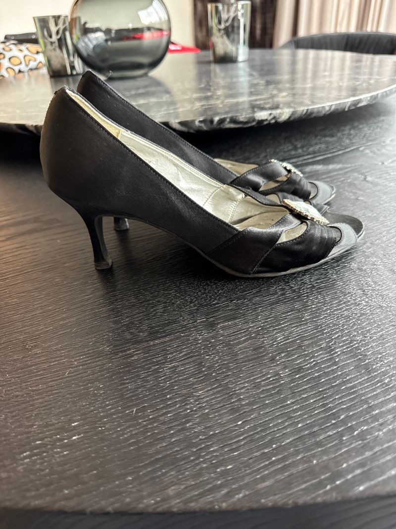 LEXUS Satin Peep-Toe Heels – Strass, Schwarz, Gr. 41, Guter Zustand