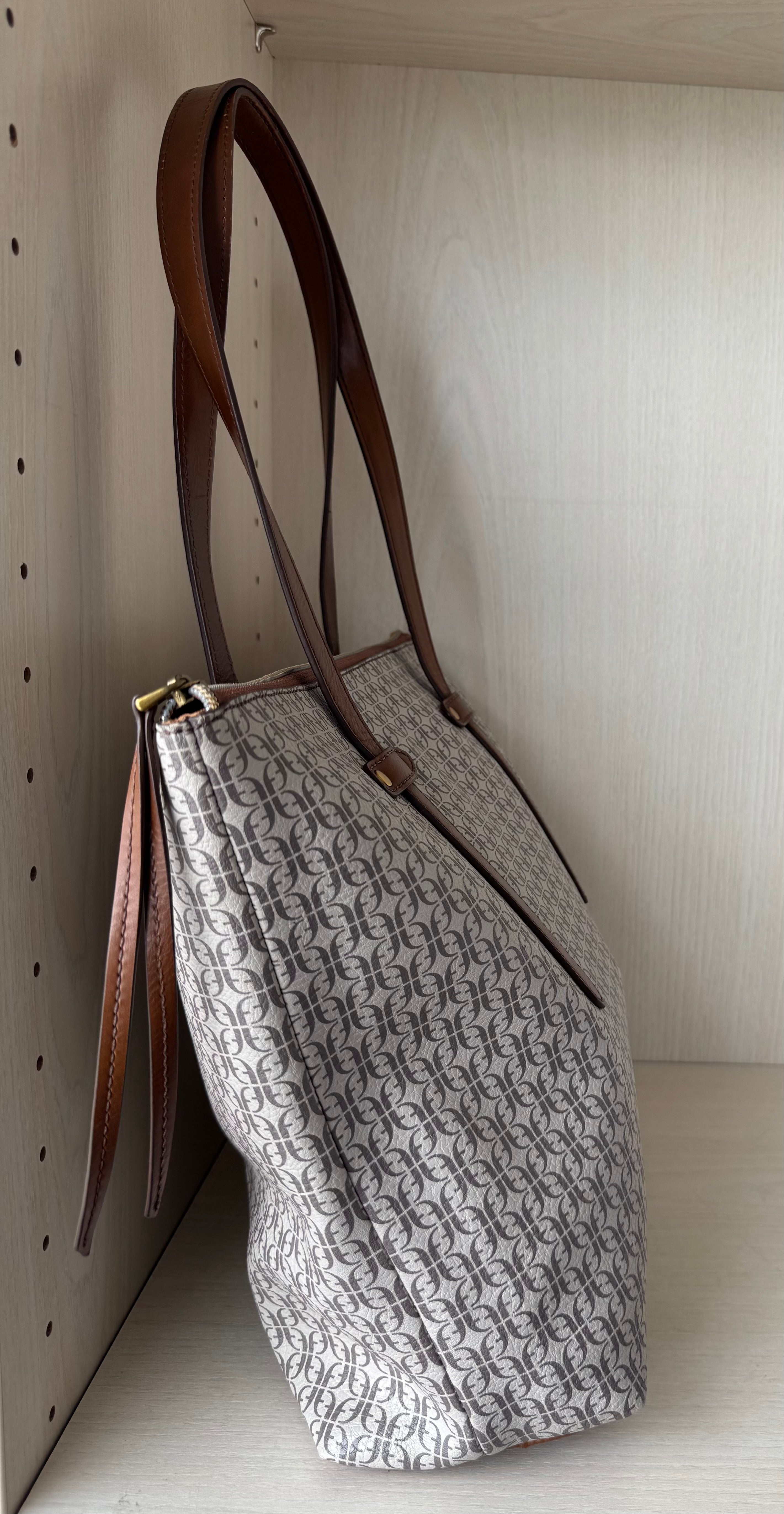 Fossil Jacqueline Tote Heritage Monogram Beige Canvas Mittel, guter Zustand