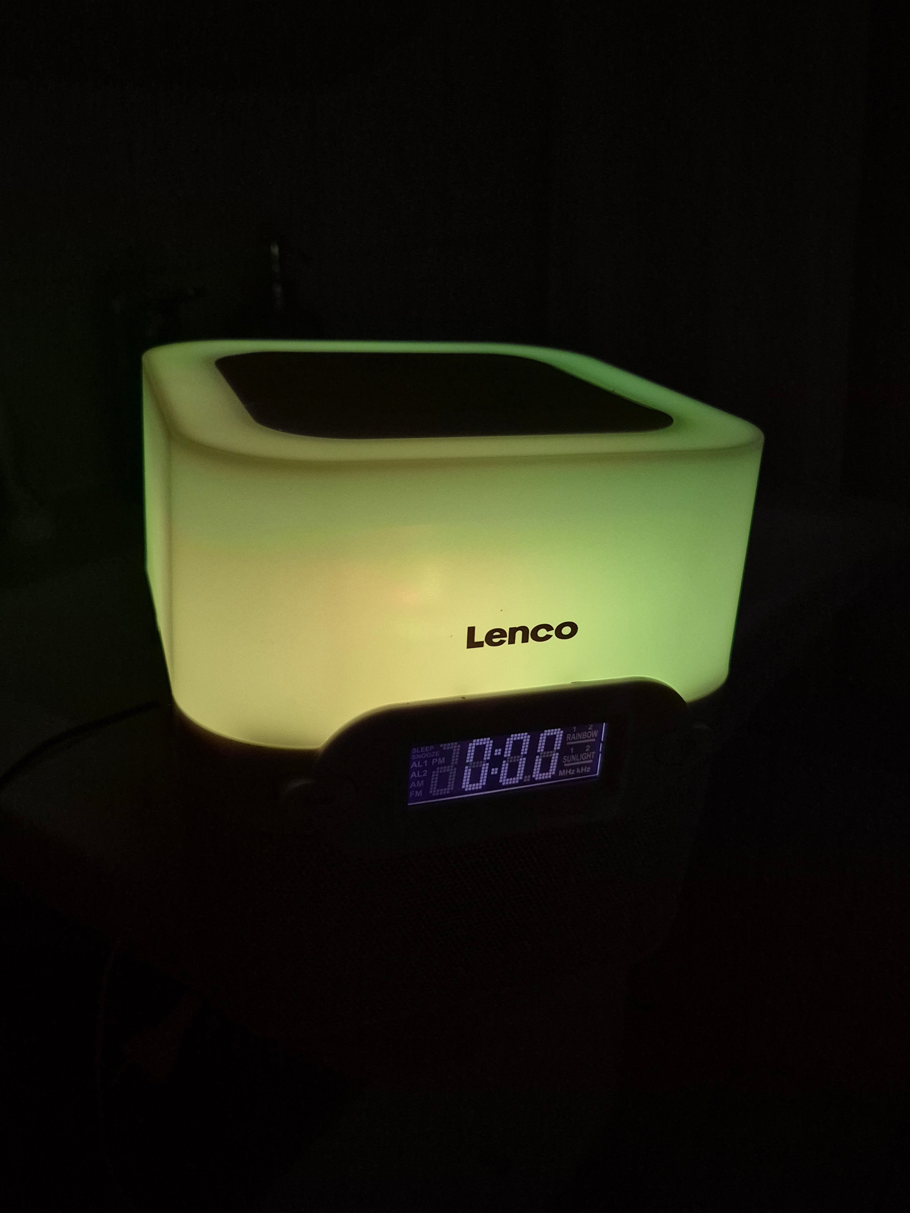Lenco CRW-2 Sunrise Radiowecker Weiß/Cream Kompakt mit Adapter, guter Zustand