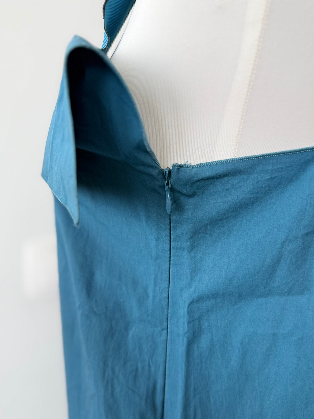 Bottega Veneta Kleid IT 40 – asymmetrisch, Volants, Baumwolle, Ägäisblau, gut