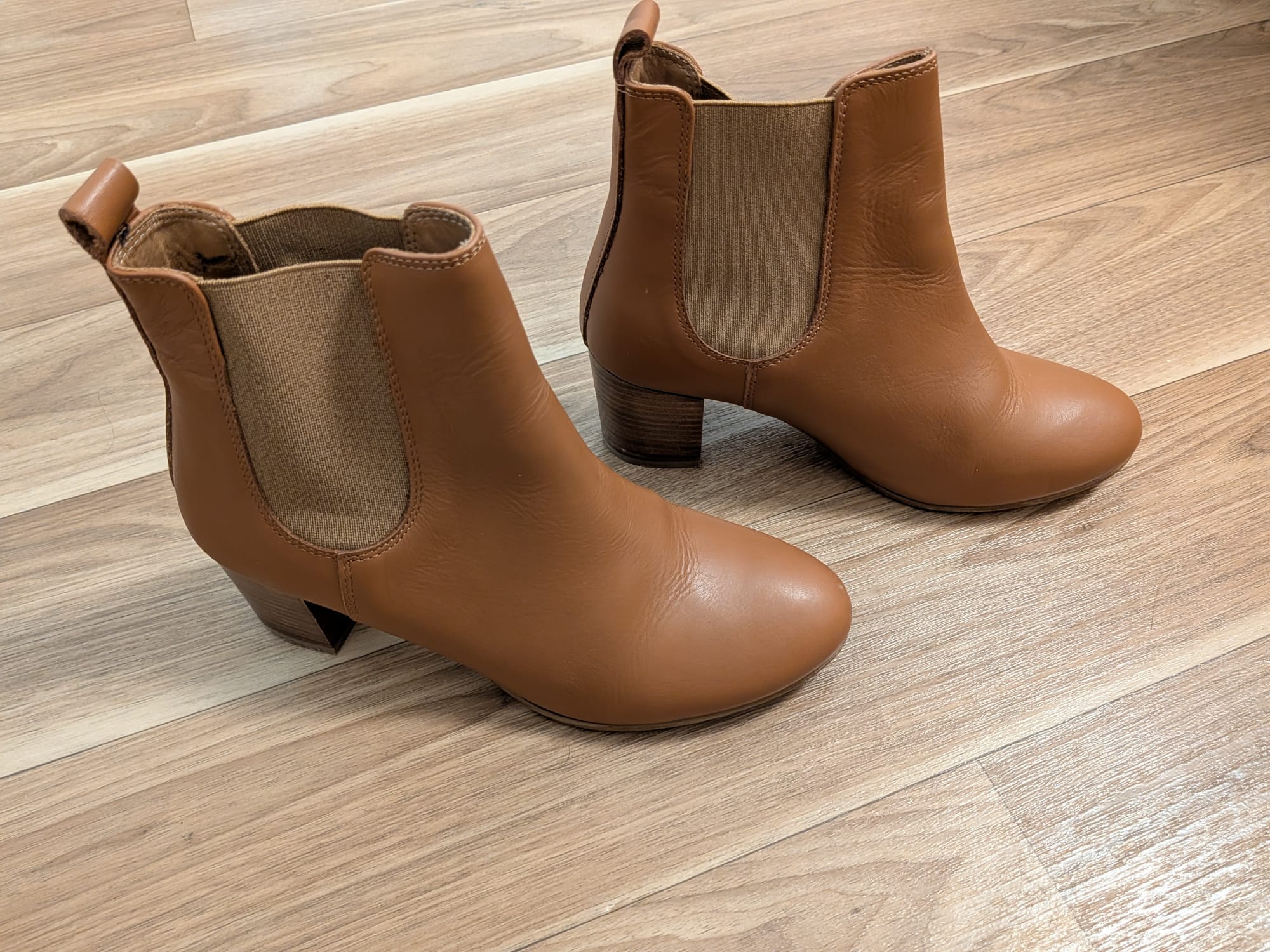 Kahmune “Mila” Chelsea Boots – Tan Leder, Gr. 38, Guter Zustand